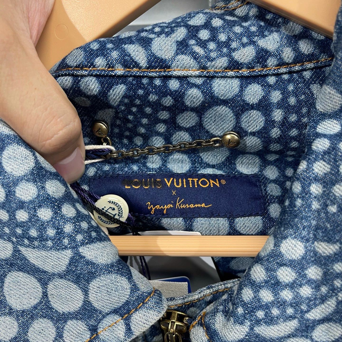 Louis Vuitton LV x Yayoi Kusama Polka Dot Zip Denim Jacket 52 Size US L / EU 52-54 / 3 - 3 Thumbnail