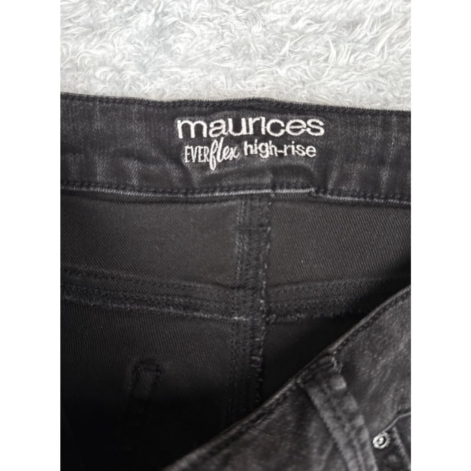 Vintage Maurices Jeans Women 6 Black Denim Skinny Tapered Distressed Raw Hem Button Fly Jeans Size 28" / US 6 / IT 42 - 5 Thumbnail
