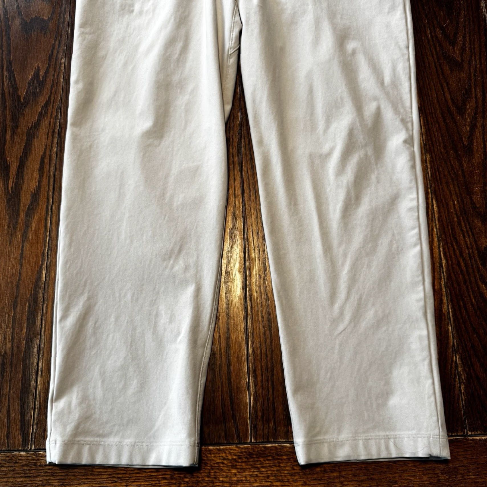 Lululemon Lululemon Men’s Beige Pants Size 38x31 Stretch Zip Pocket Regular Fit Pockets City Classic Golf Hiking Walking Pants Mens BeIge (Regular) Size US 38 / EU 54 - 2 Thumbnail