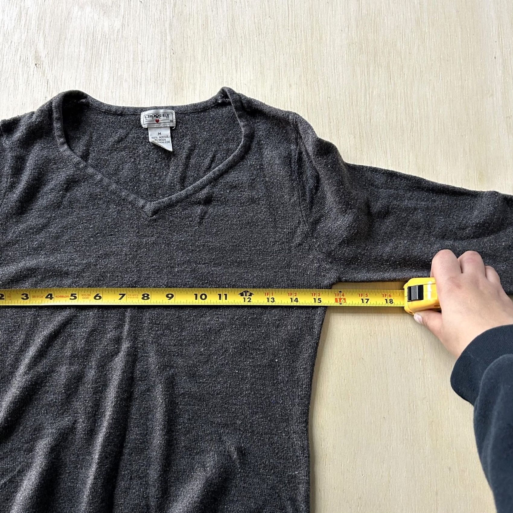 Vintage VINTAGE Croquet Womens Medium Gray V Neck Tight-Knit Pullover Acrylic Sweater Size M / US 6-8 / IT 42-44 - 4 Thumbnail