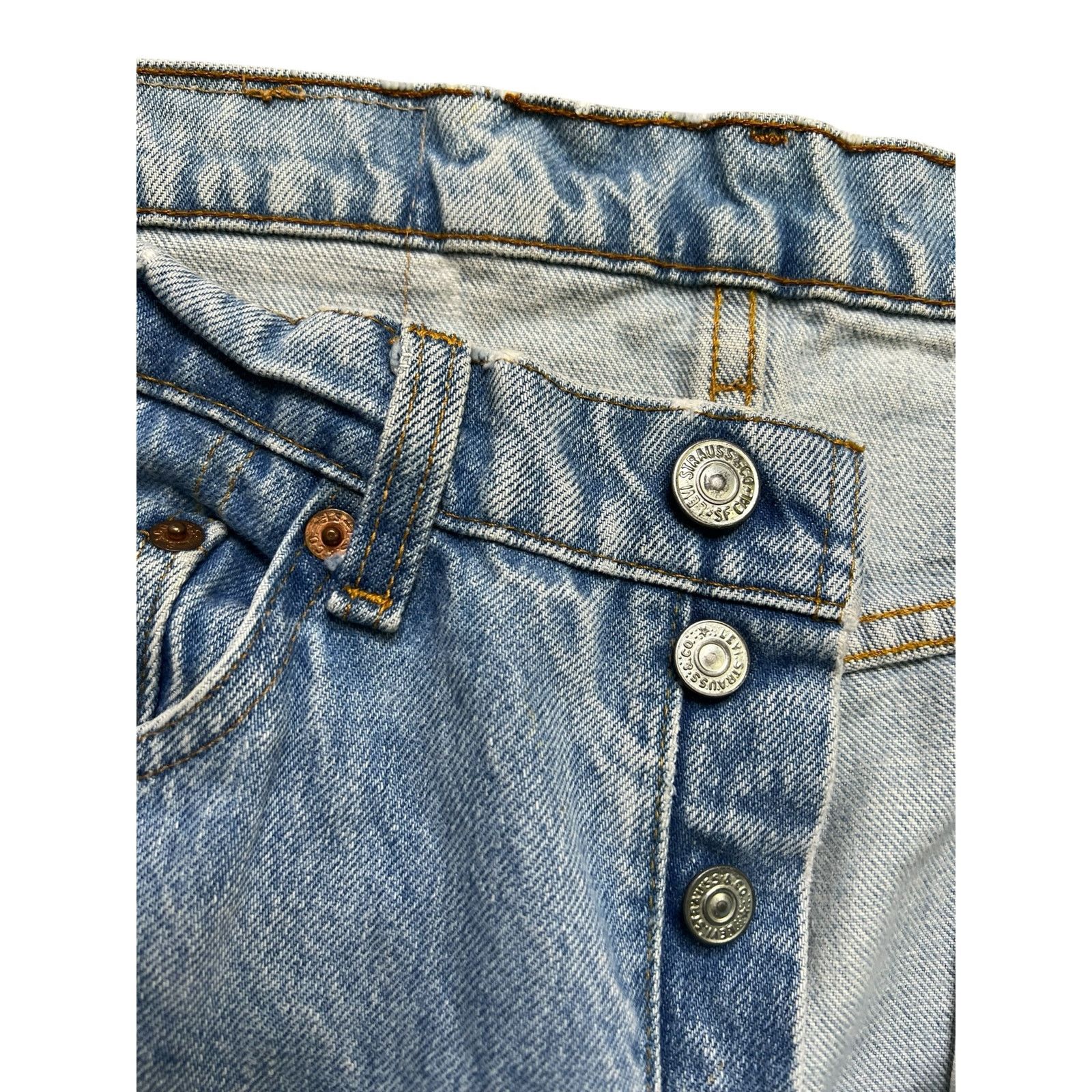 Levi's Vintage 80s Levis 501 Jeans Mens 32x30 Blue Denim distress Size US 32 / EU 48 - 16 Thumbnail