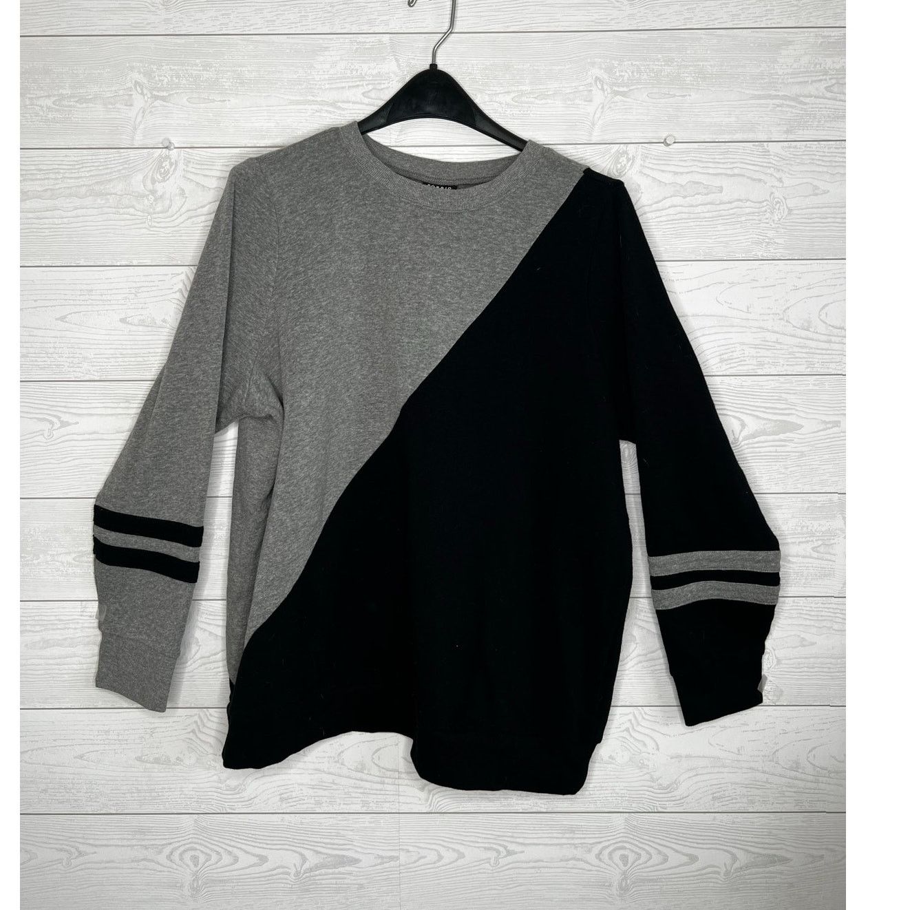 Torrid Torrid Colorblock Sweatshirt Grey & Black Size 1(1X) Size XL / US 12-14 / IT 48-50 - 2 Thumbnail
