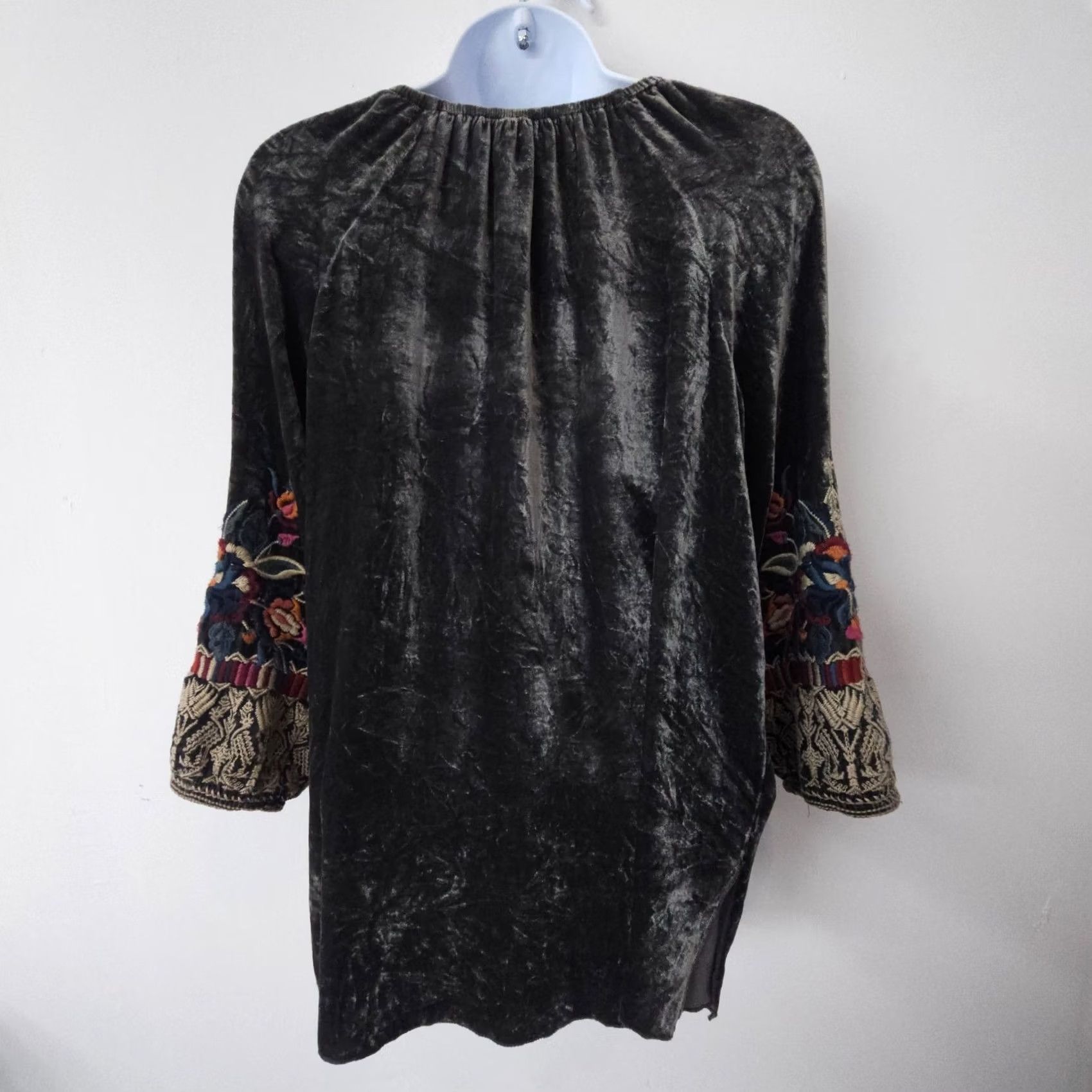 Johnny Was Johnny Was Claude Floral Velvet Blouse Gray S Embroidered Bohemian Casual Sleeve 3/4 V-Neck Womens Blouse Size S / US 4 / IT 40 - 4 Thumbnail