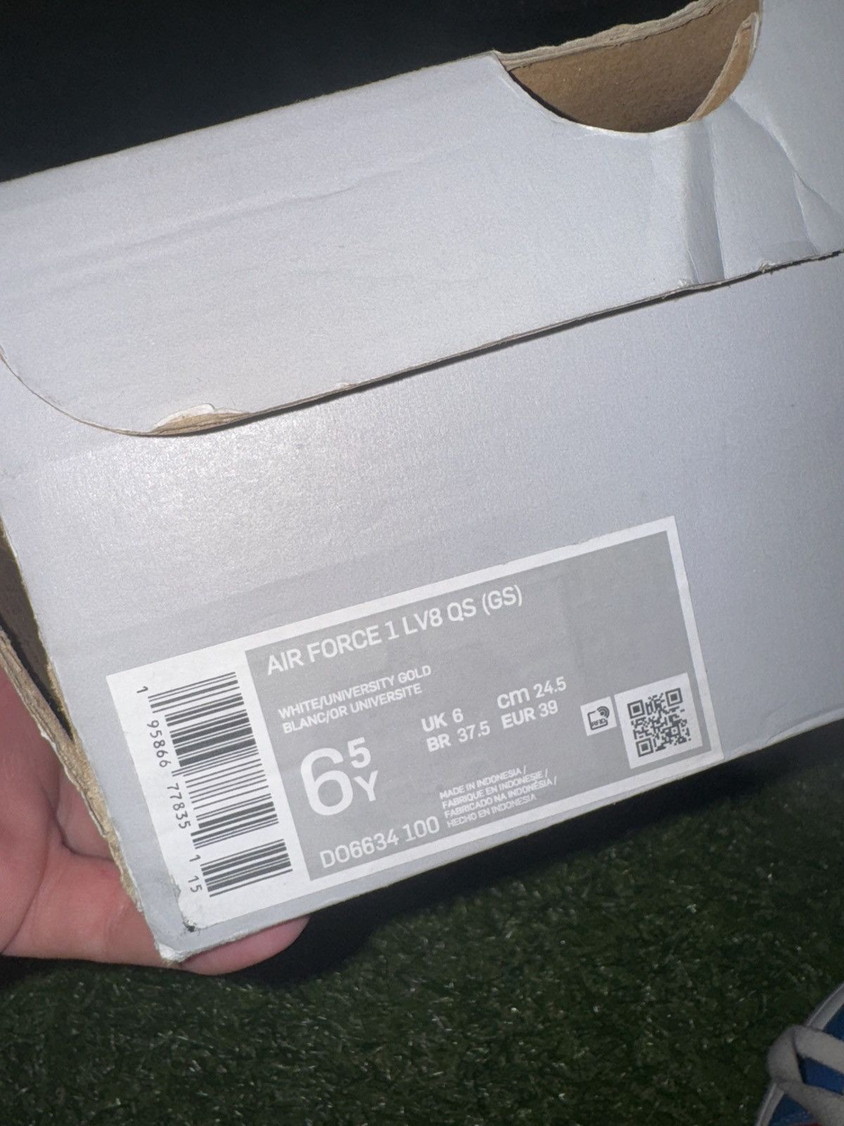 Nike Air Force 1 White / University Gold Uno Collab Size US 6.5 / EU 39-40 - 9 Thumbnail