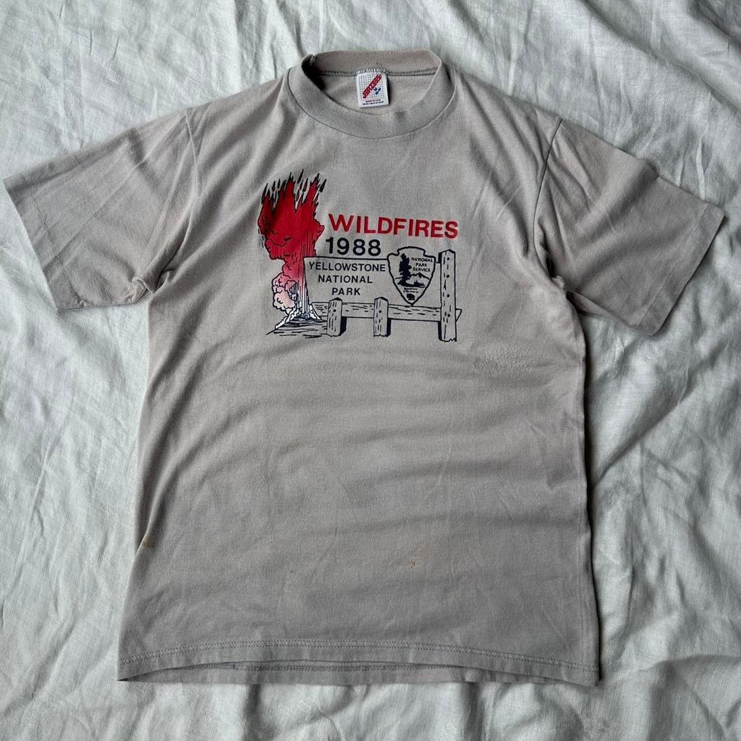 Vintage Rare Vintage 80s 1988 National Park Yellowstone Wildfire Tee Size US M / EU 48-50 / 2 - 3 Thumbnail