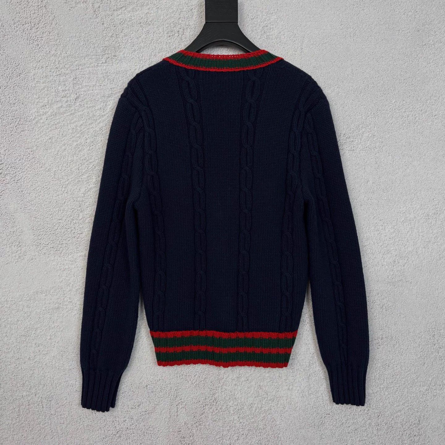 Gucci Gucci V-neck wool pearl button knit cardigan bee logo Size XL / US 12-14 / IT 48-50 - 2 Thumbnail