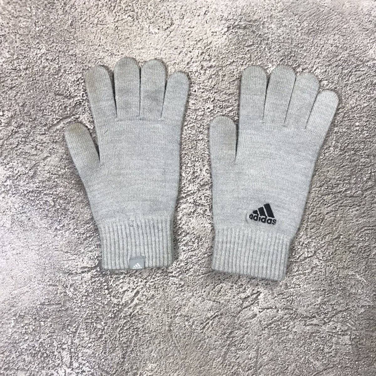 Vintage Vintage Adidas Gloves Y2K Streetwear Thrashed Grey Logo OS Size ONE SIZE - 3 Thumbnail