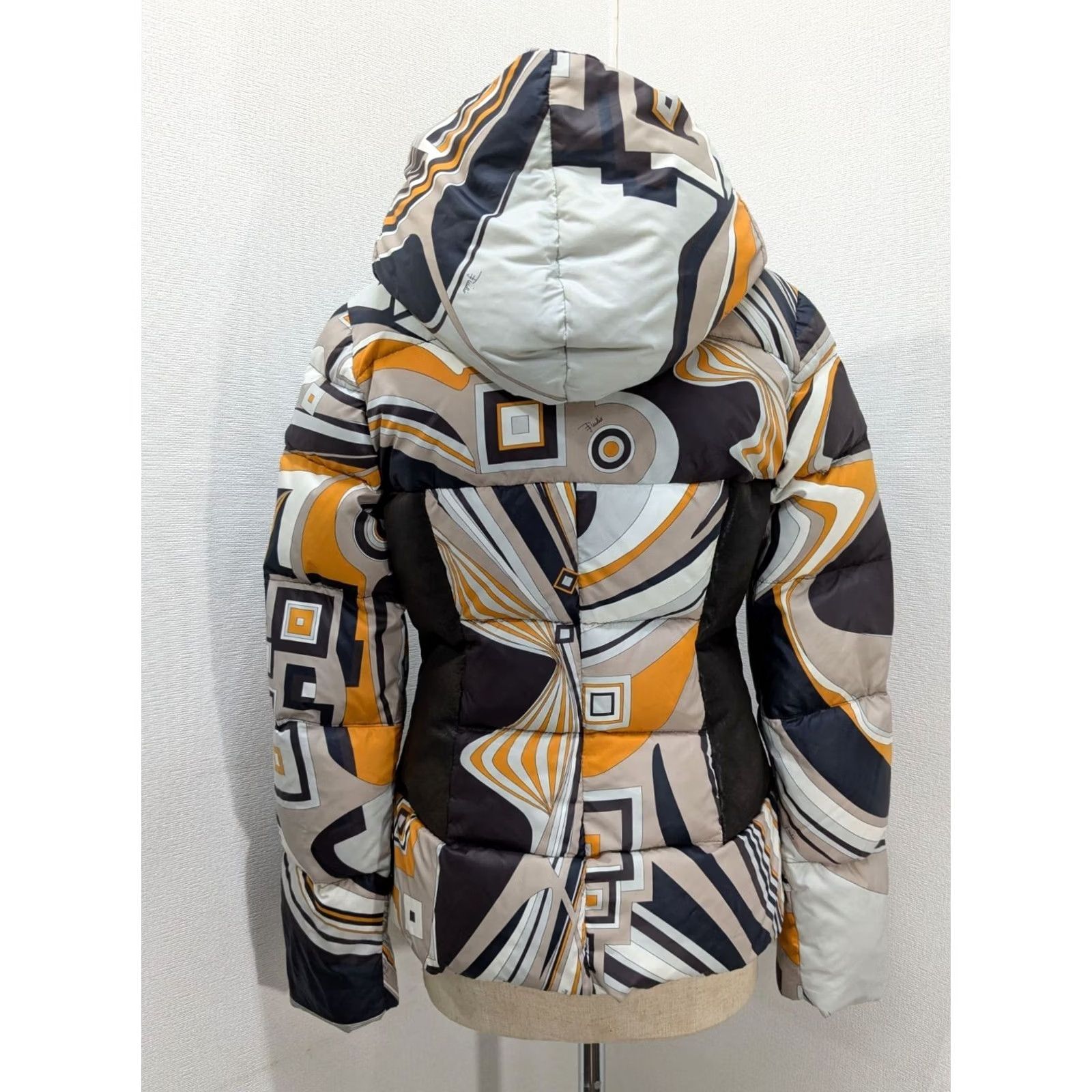 Emilio Pucci Emilio Pucci Down Jacket Geometric Design Multicolor Nylon Long Sleeve Women's Size XS / US 0-2 / IT 36-38 - 7 Thumbnail