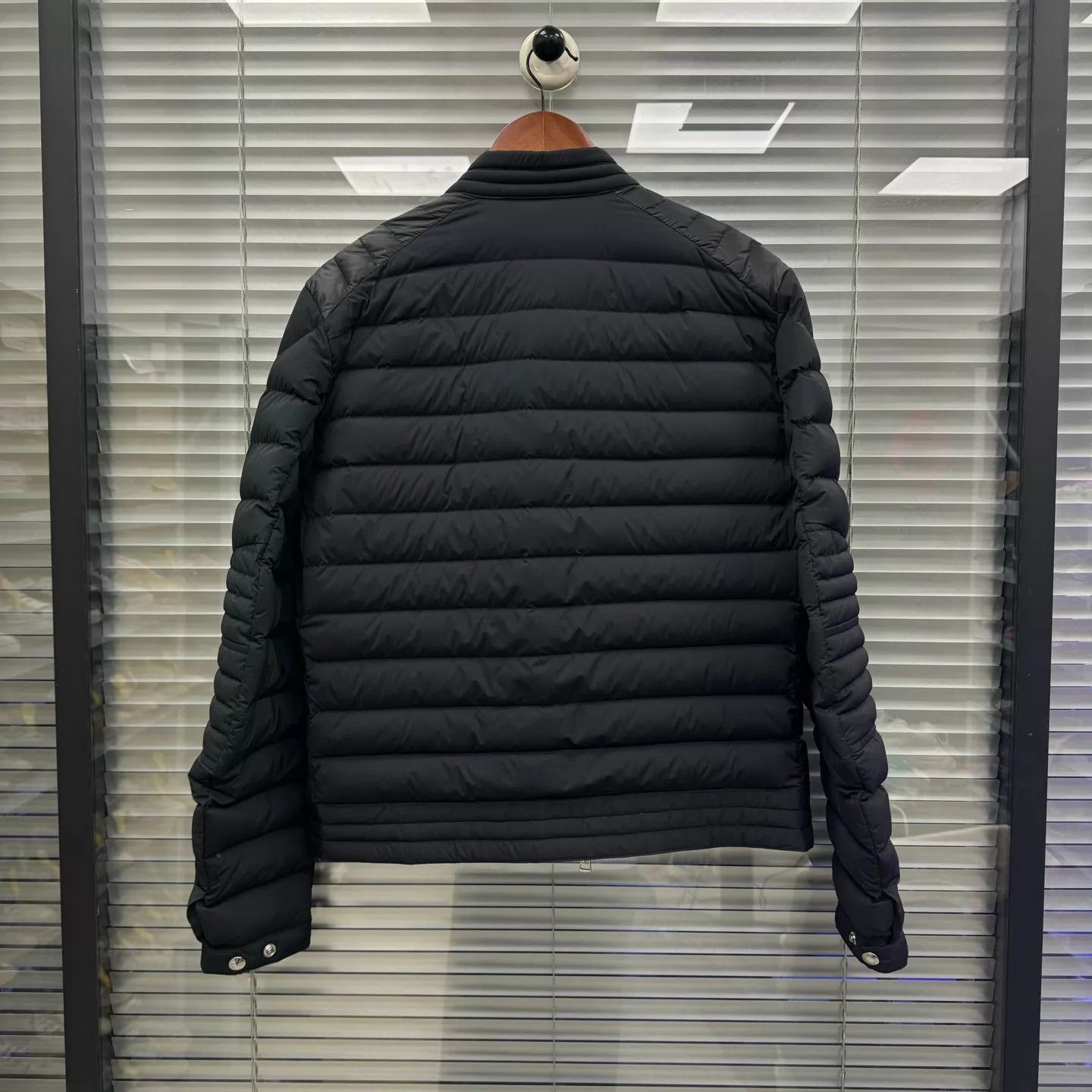 Moncler Moncler light down jacket black/silver size 2 99new Size XS / US 0-2 / IT 36-38 - 2 Thumbnail