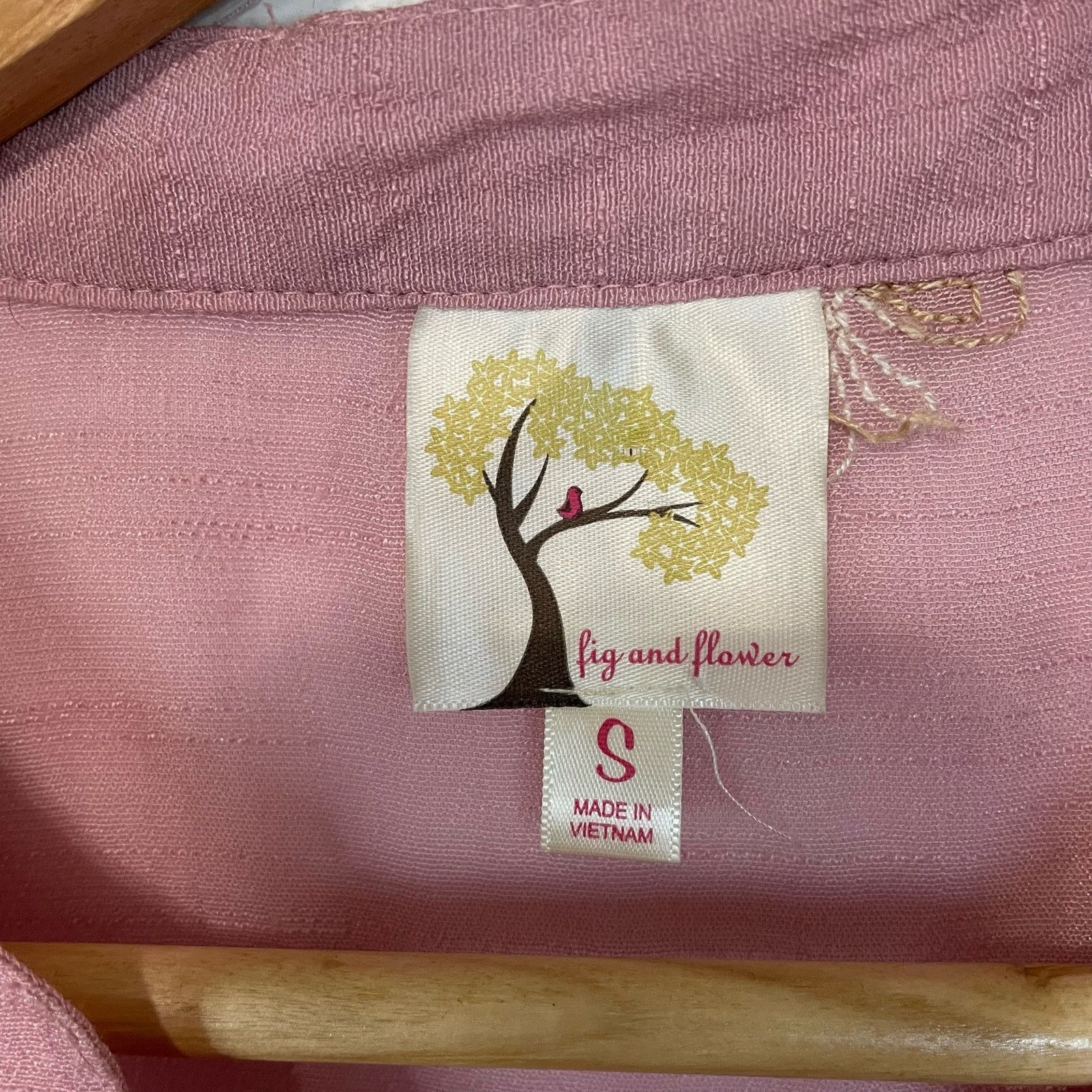 Anthropologie Fig & Flower Pink Blouse S Floral Embroidered Roll Tab Vneck Size S / US 4 / IT 40 - 5 Thumbnail