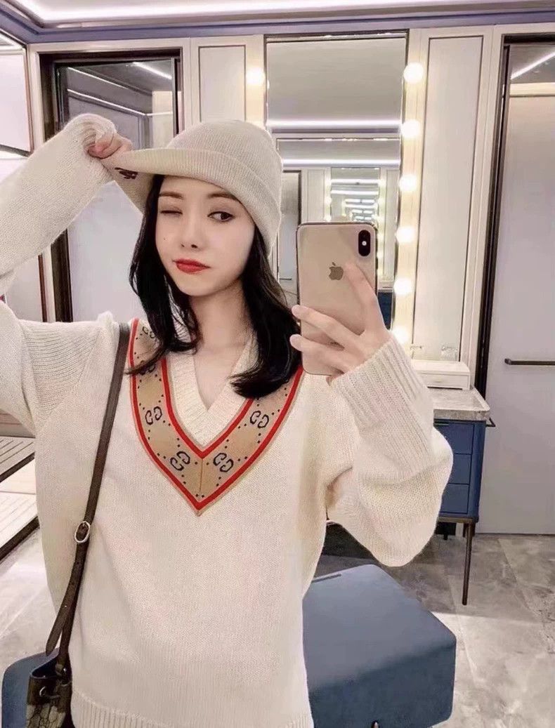 Gucci Gucci V-neck logo long-sleeved sweater 2501-Nextarrow Size US XS / EU 42 / 0 - 8 Thumbnail