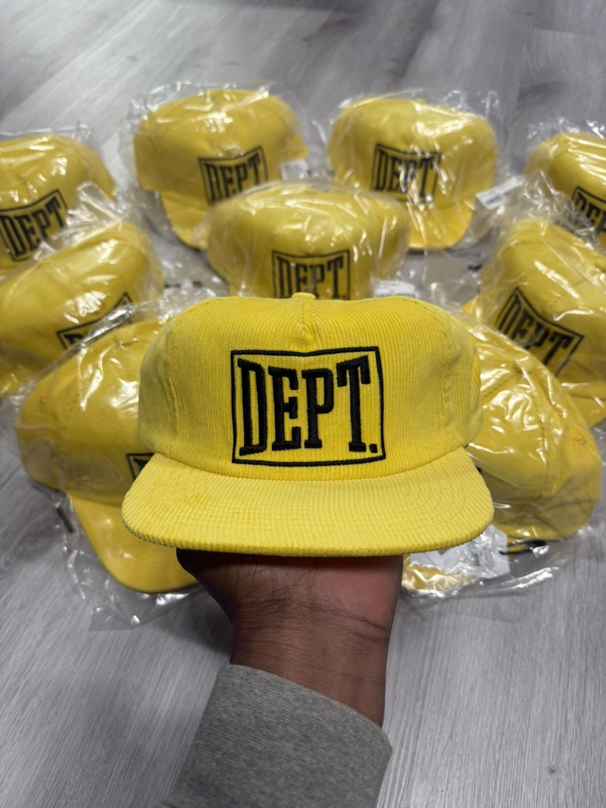 Gallery Dept. DEPT Logo Corduroy Hat – Yellow
