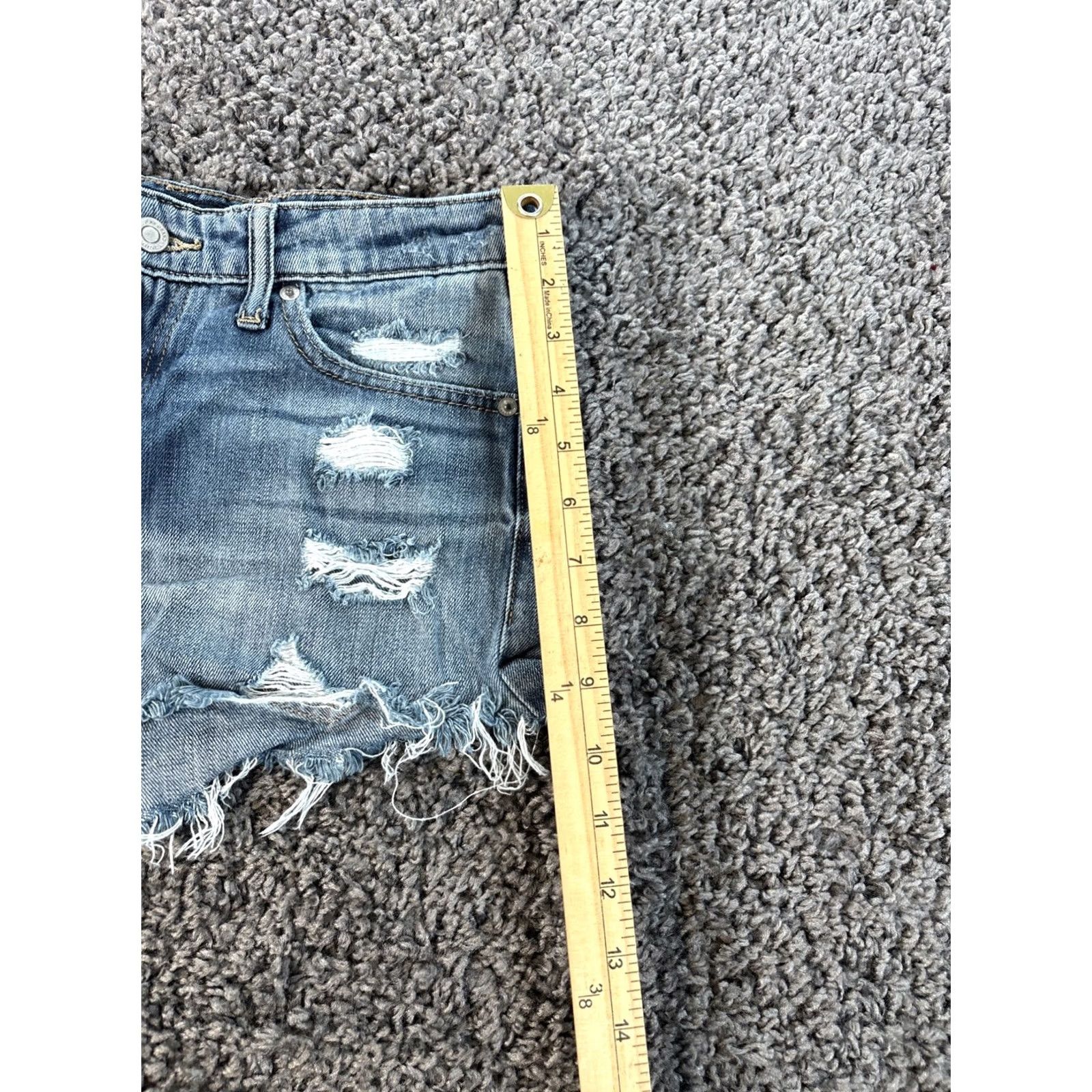Lucky Brand VINTAGE Lucky Brand Low Rise Shorts Womens 28 Denim Distressed Frayed 90s Cut-Off Mini Blue Size 28" / US 6 / IT 42 - 2 Thumbnail
