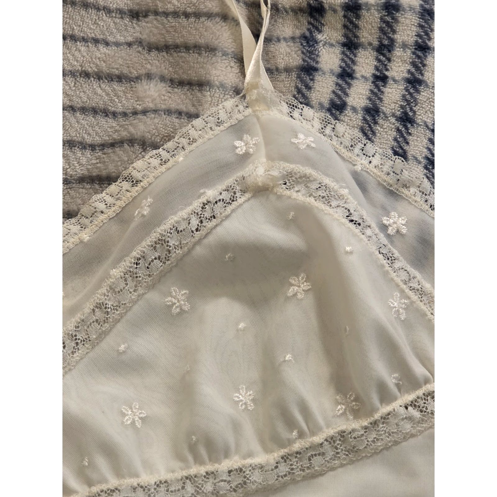Henson VINTAGE Henson Kickernick Full Slip Satin & Lace Ivory Womens 32 XS/S 60s 70s Eveningwear Womens Lace Size ONE SIZE - 4 Thumbnail