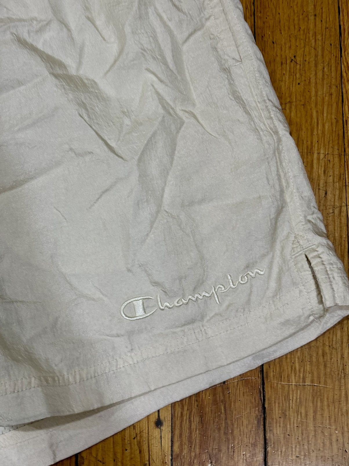 Champion × Vintage Vintage Champion “OffWhite” Nylon shorts size Medium Size US 35 - 2 Thumbnail