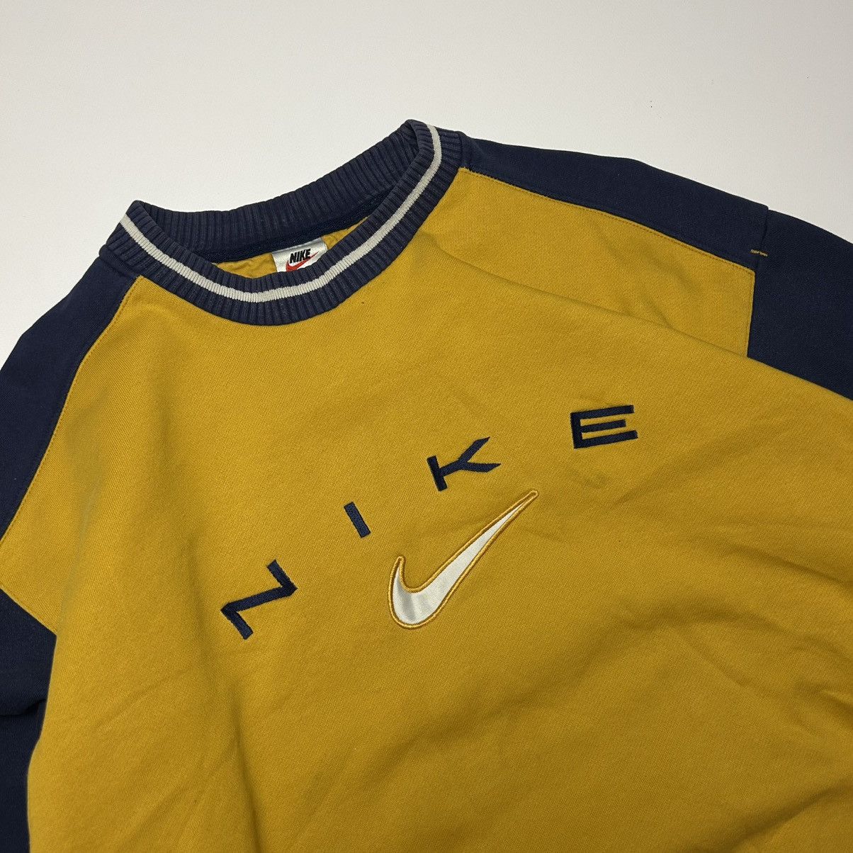 Nike Vintage Nike 90’s Sweatshirt Y2K Big Logo Swoosh RARE Size US L / EU 52-54 / 3 - 15 Thumbnail
