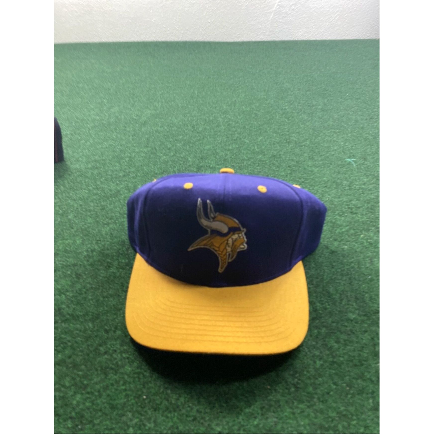 Logo Athletic NWT VTG-1990s Minnesota Vikings Randy Moss Logo Athletic snapback hat Purple Size ONE SIZE - 1 Thumbnail