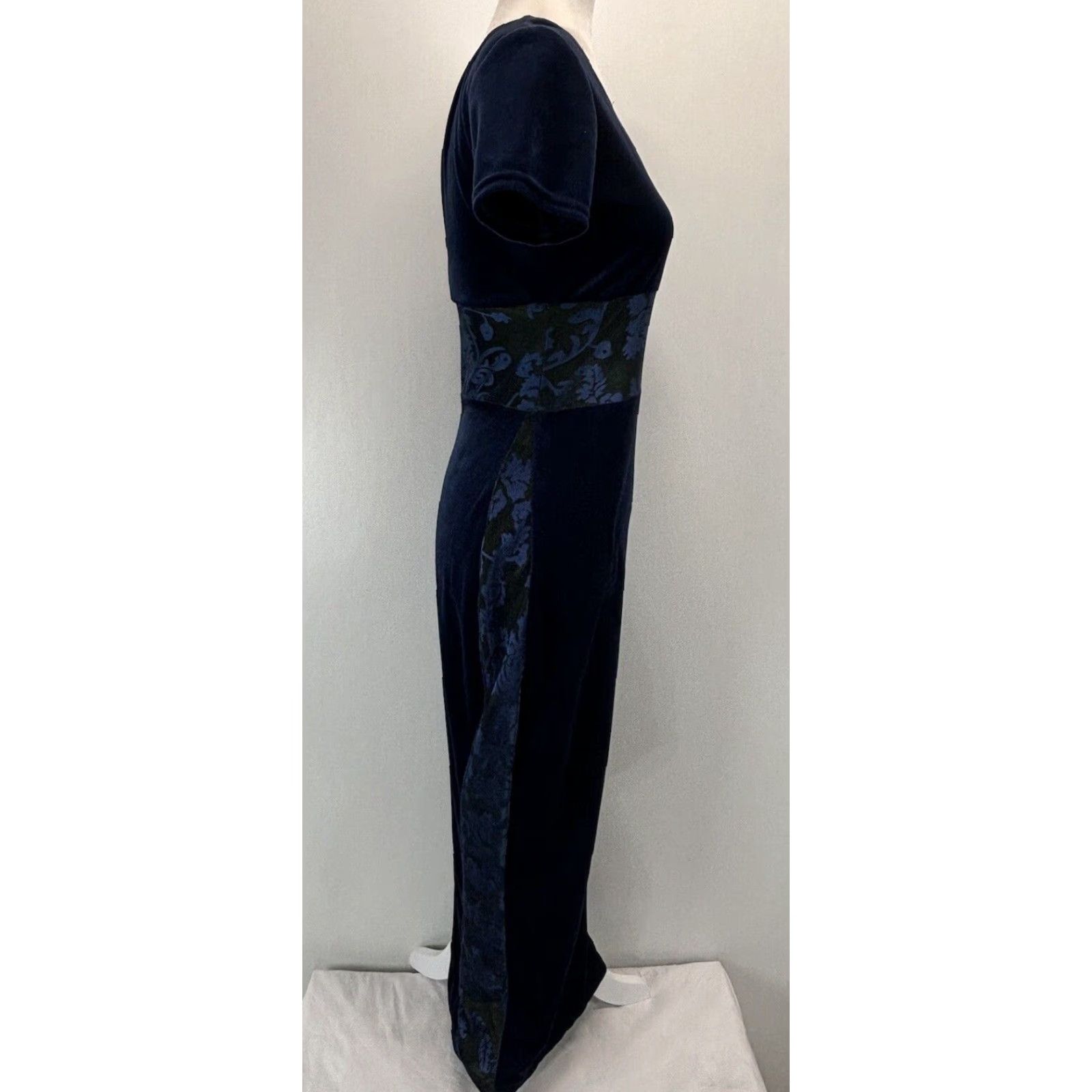 Velvet VINTAGE Possessed Velvet Maxi Dress Blue Floral V-Neck Short Sleeve XS/S Women Regular Grunge Whimsigoth 90s Halloween Party/Cocktail Fall Winter Size XS / US 0-2 / IT 36-38 - 4 Thumbnail