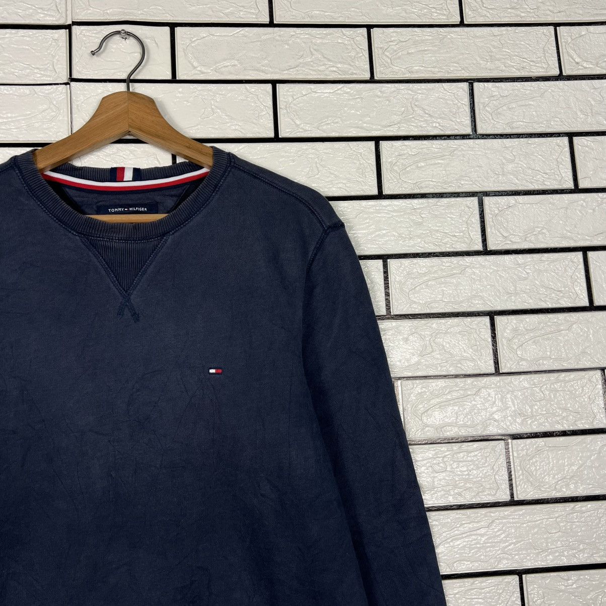 Tommy Hilfiger TOMMY HILFIGER Small Logo Crewneck Sweatshirt #4272-C194 Size US M / EU 48-50 / 2 - 4 Thumbnail