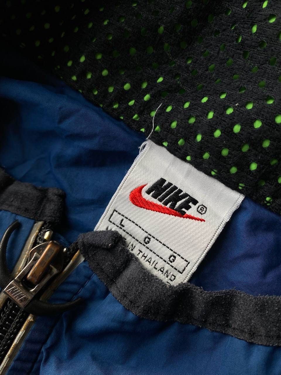 Nike Vintage Nike Swoosh Nylon Olympic Blue Jacket L Y2K Size US L / EU 52-54 / 3 - 7 Thumbnail