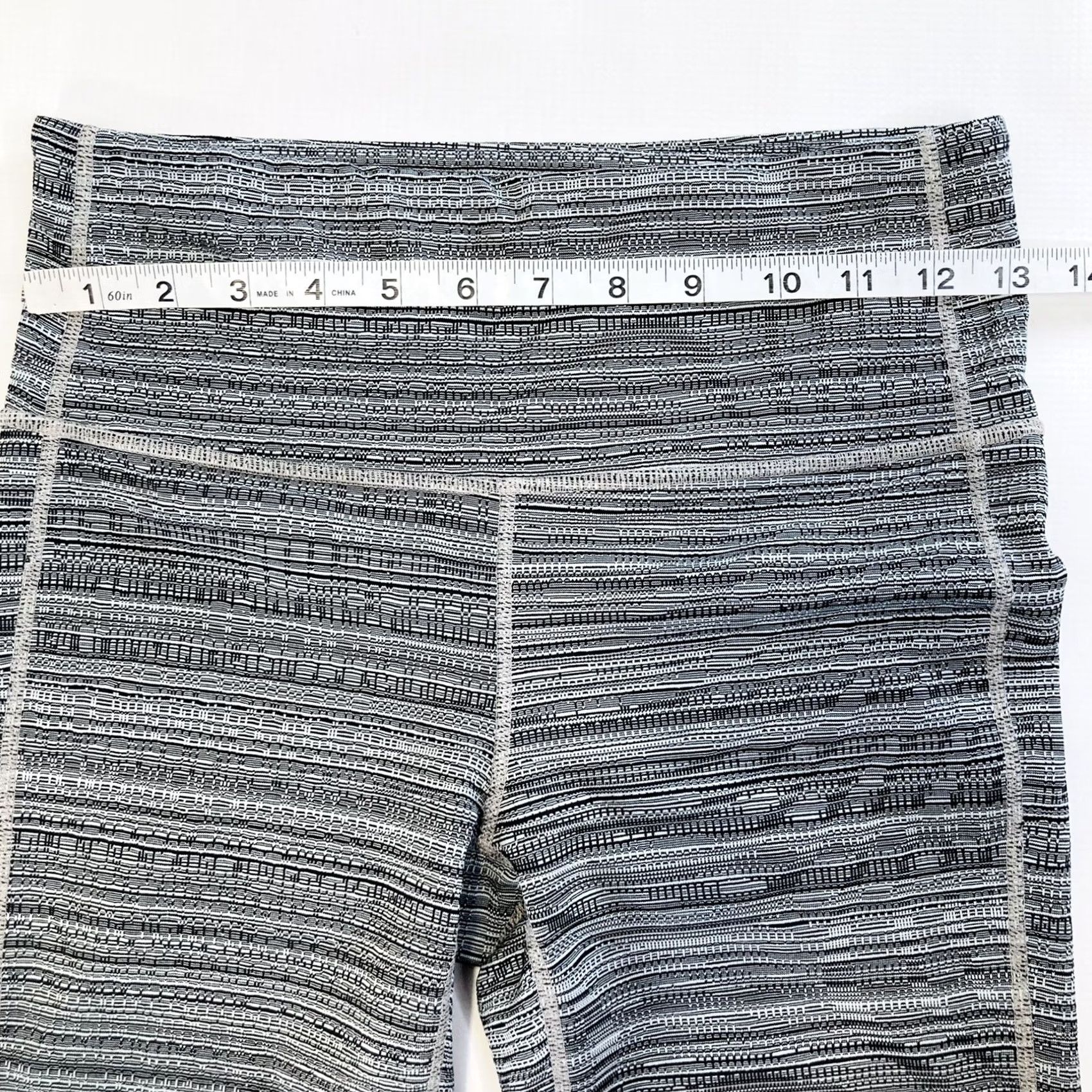 Athleta Athleta High Rise Leggings Black / Gray Ripple Jacquard Chaturanga Size S 455973 Size 28" / US 6 / IT 42 - 7 Thumbnail