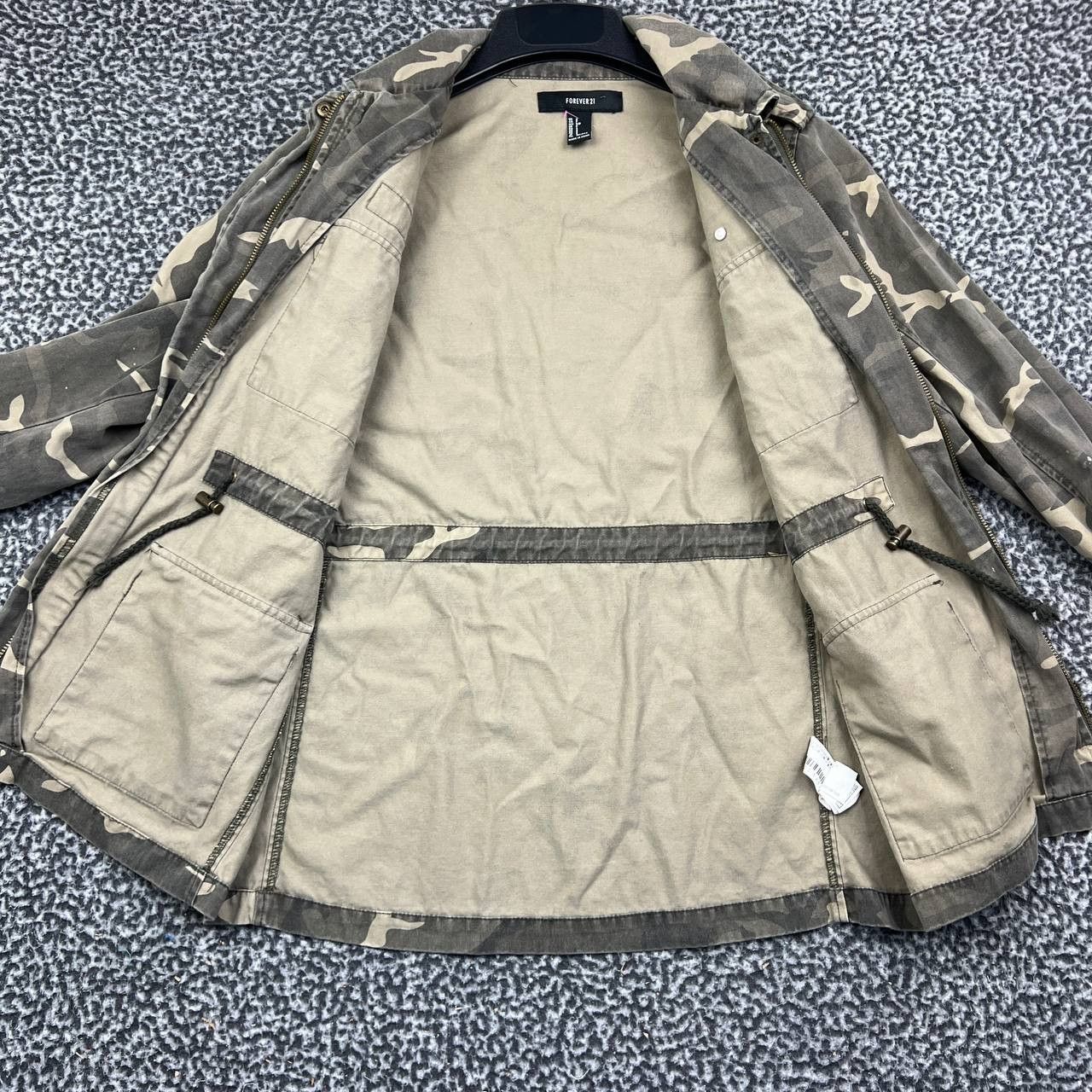 Forever 21 Forever 21 Women Camo Utility Jacket Rose Patch Cotton S Size S / US 4 / IT 40 - 3 Thumbnail