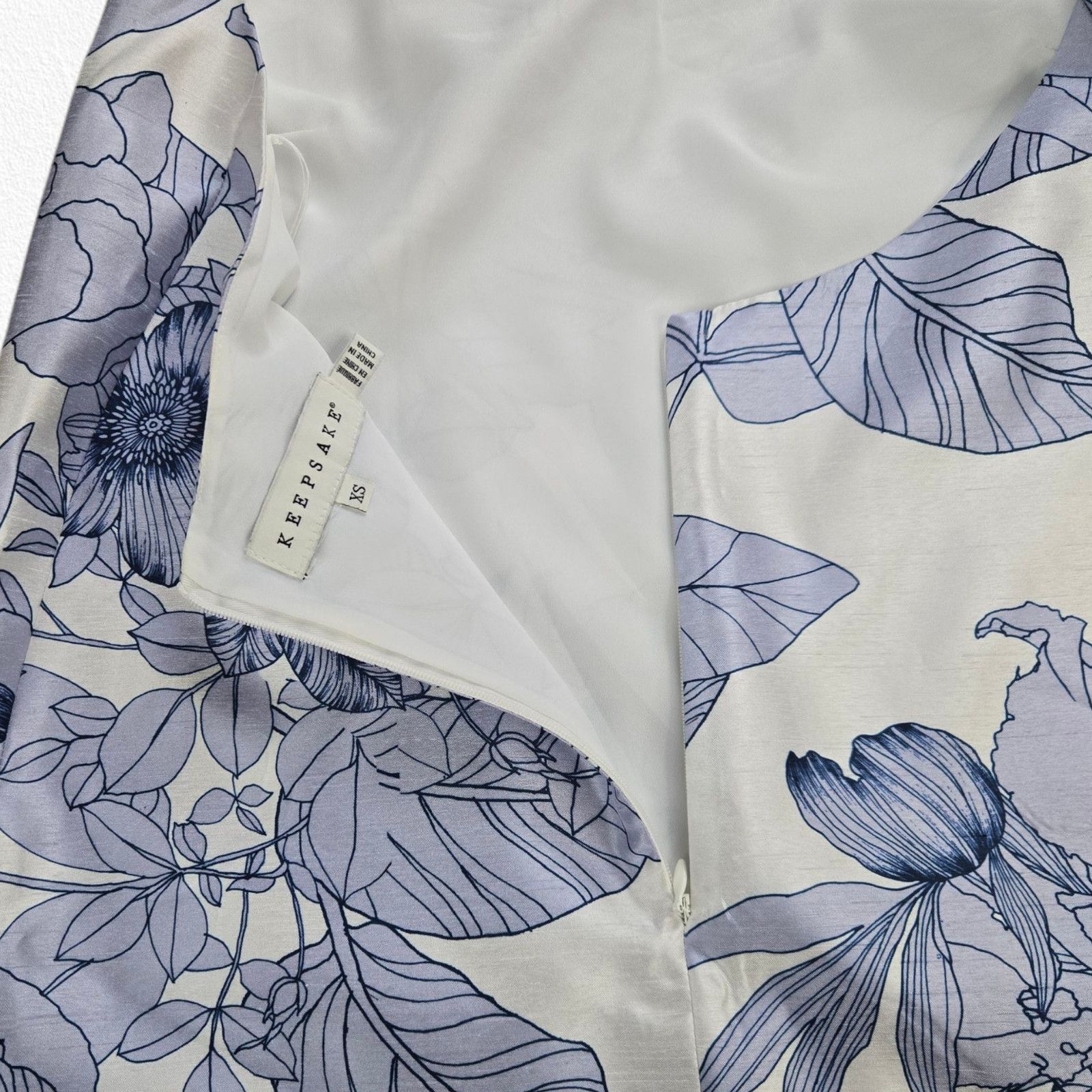 Other Keepsake Blue White Floral Satin Halter Blouse Size XS Size XS / US 0-2 / IT 36-38 - 7 Thumbnail