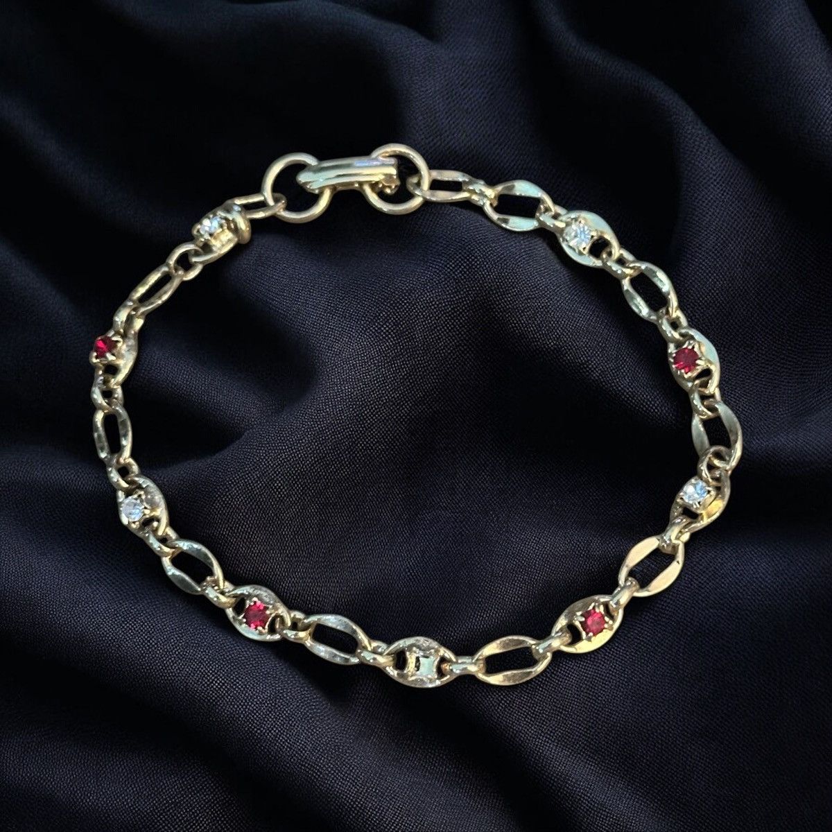 Vintage Vintage gold tone red and clear rhinestones chain bracelet Size ONE SIZE - 1 Thumbnail