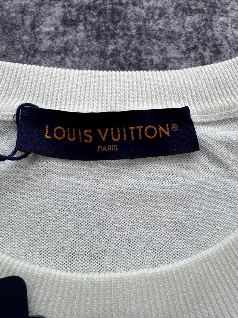 Louis Vuitton Louis Vuitton White arm embossed full print knitted short Size US XL / EU 56 / 4 - 3 Thumbnail