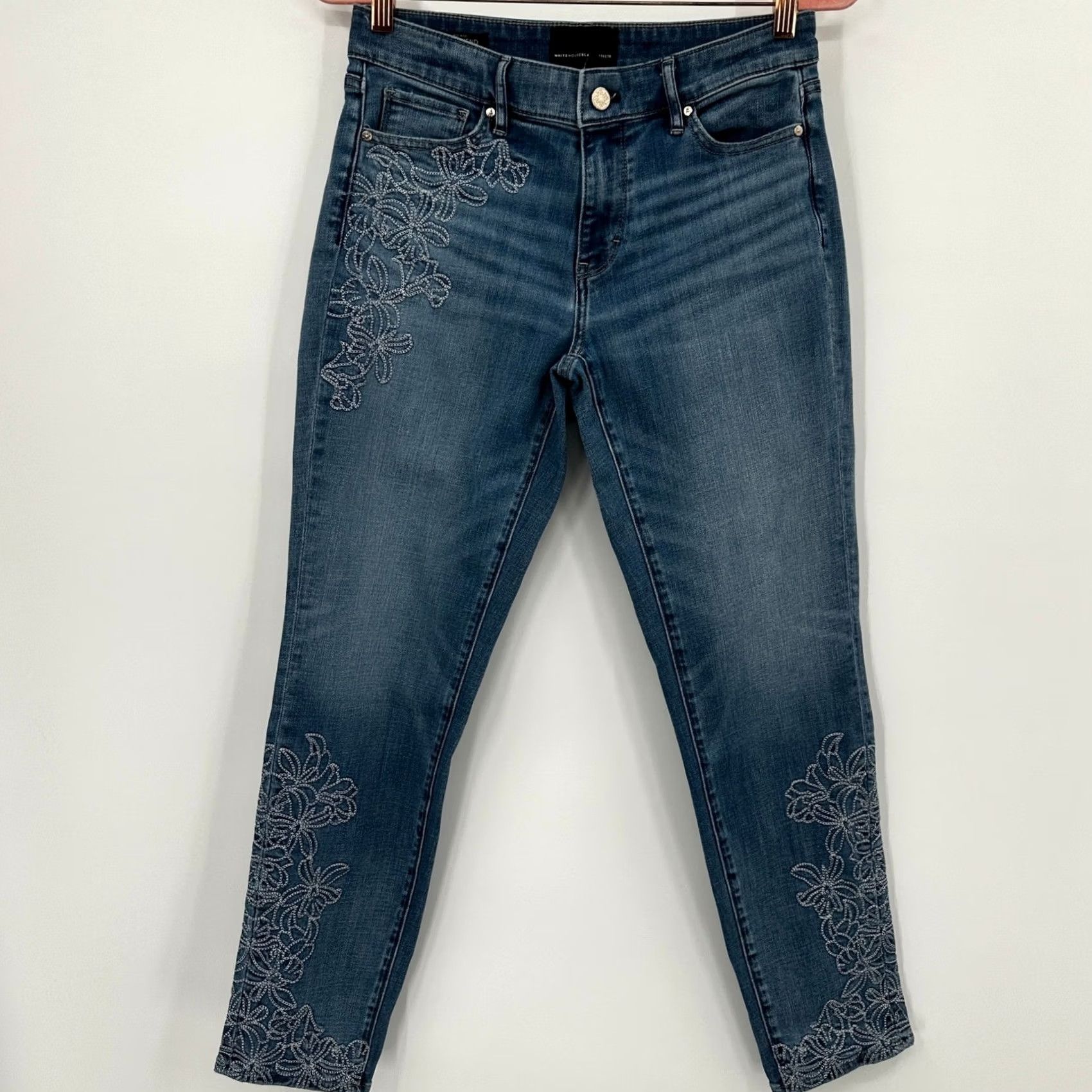 White House Black Market White House Black Market Mid Rise Girlfriend Jeans Blue Floral Embroidery Size 4 Womens Cropped Denim with Pockets Stretch Size 27" / US 4 / IT 40 - 4 Thumbnail