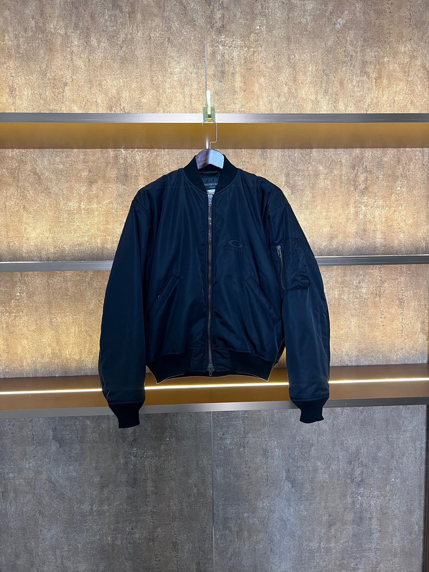 Balenciaga Balenciaga New Logo Bomber Jacket Size US XS / EU 42 / 0 - 1 Thumbnail