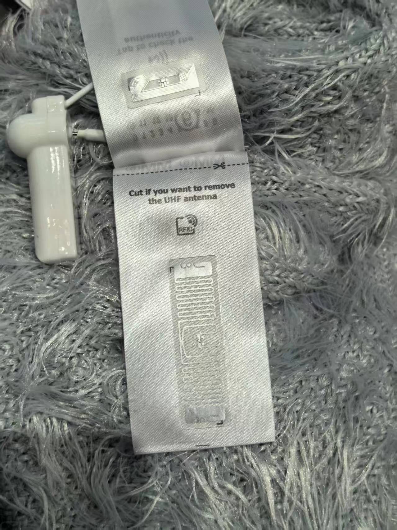 Maison Margiela NWT MM6 Maison Margiela Furry Scarf - Light Grey Size ONE SIZE - 7 Thumbnail