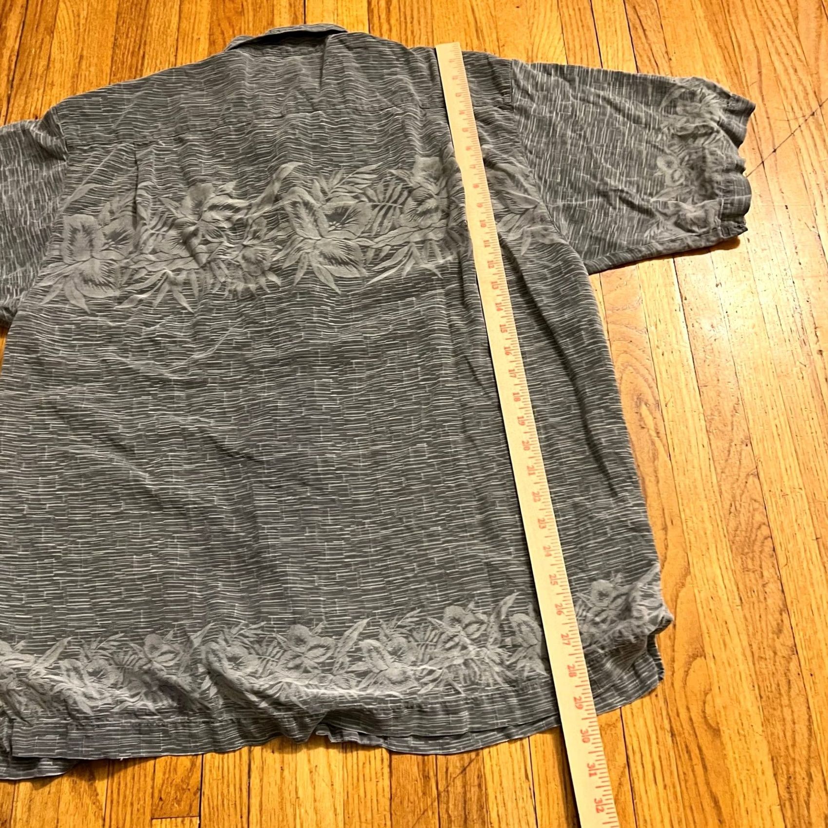 Tommy Bahama Tommy Bahama Shirt Mens Large Silk Hawaiian Gray Short Sleeve Button L Mens Size US L / EU 52-54 / 3 - 4 Thumbnail