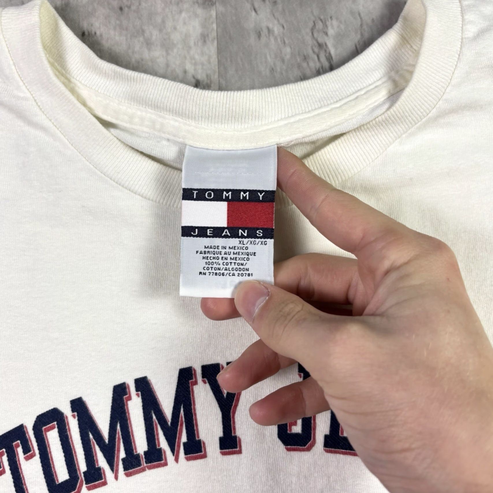 Tommy Hilfiger VINTAGE Tommy Jeans T Shirt Promo Tommy Hilfiger Adult XL 90s White Cotton Crew Neck Short Sleeve Mens Size US XL / EU 56 / 4 - 5 Thumbnail