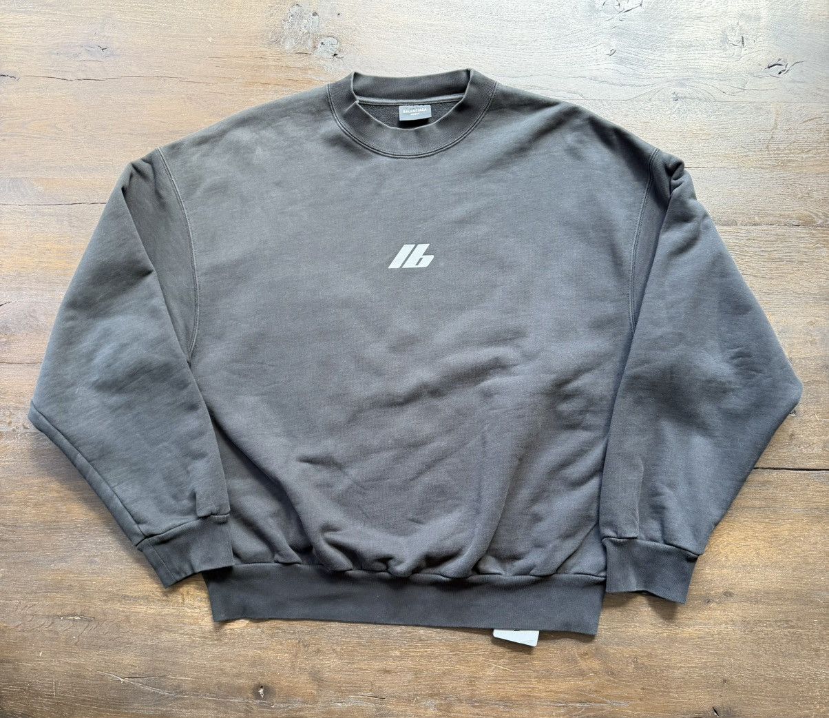 Balenciaga Activewear crewneck sweatshirt sweater size M Medium Size US M / EU 48-50 / 2 - 2 Thumbnail