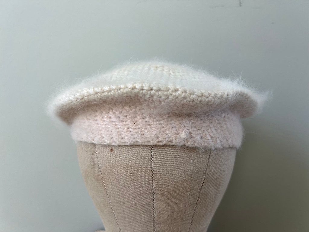 Vintage 1950s Vintage Pink Cashmere Knitted Handmade Beret Child Hat Size ONE SIZE - 5 Thumbnail