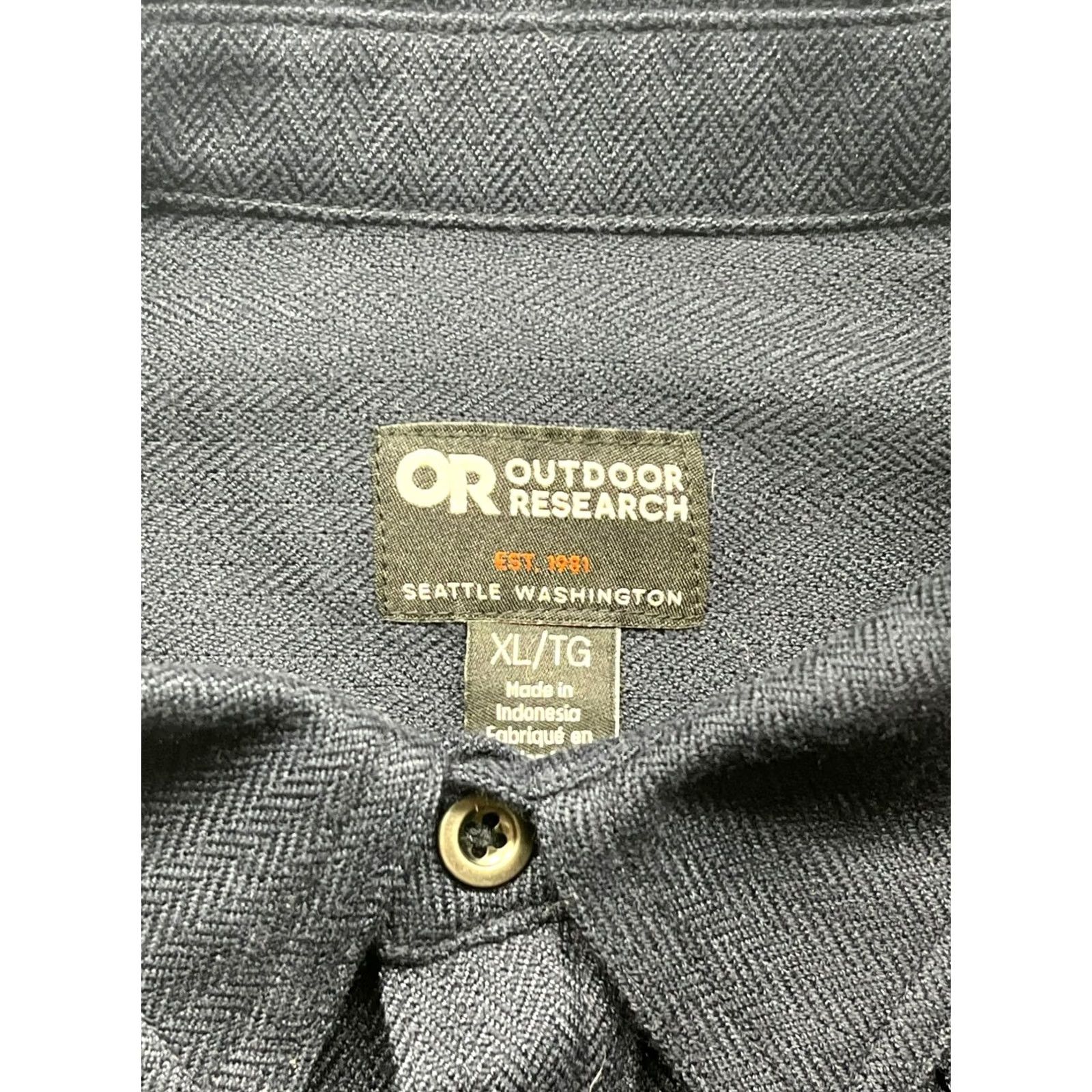 Outdoor Research VINTAGE Outdoor Research Men’s Navy Button-Up Long Sleeve Shirt XL Mens Navy Button-Up Long Sleeve Shirt #2962 Size US XL / EU 56 / 4 - 5 Thumbnail