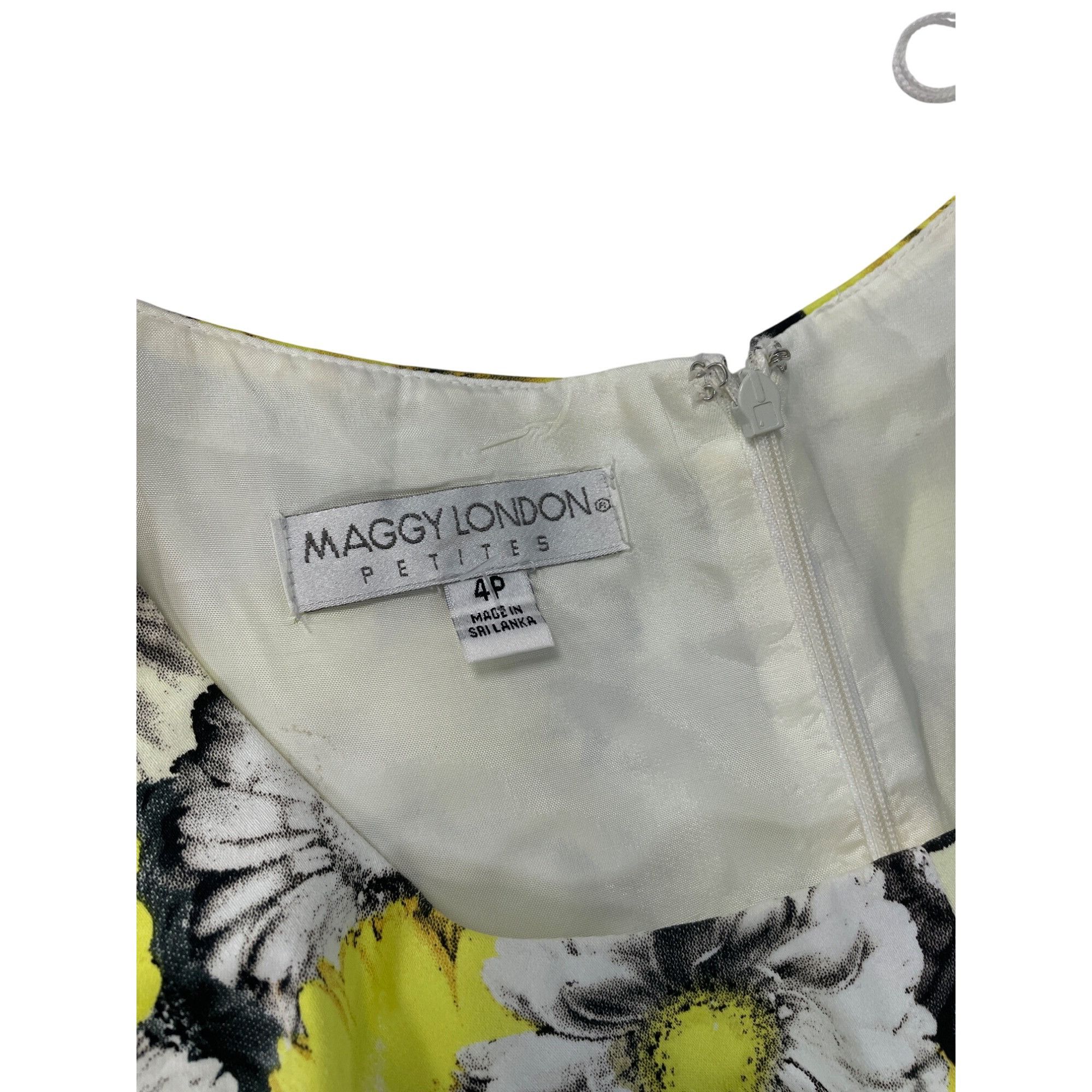 MAGGY LONDON Maggy London Petite Floral Fit Flare Dress size 4P SKU 8920 Size S / US 4 / IT 40 - 2 Thumbnail