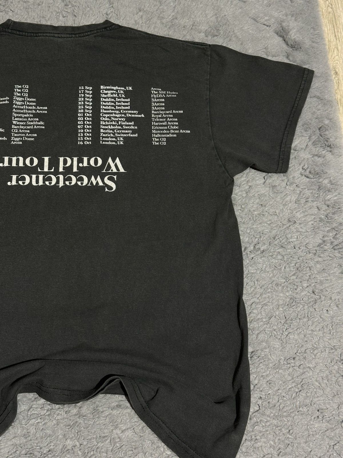 Band Tees Ariana Grande "Sweetener World Tour" Merch T-Shirt Size US M / EU 48-50 / 2 - 8 Thumbnail