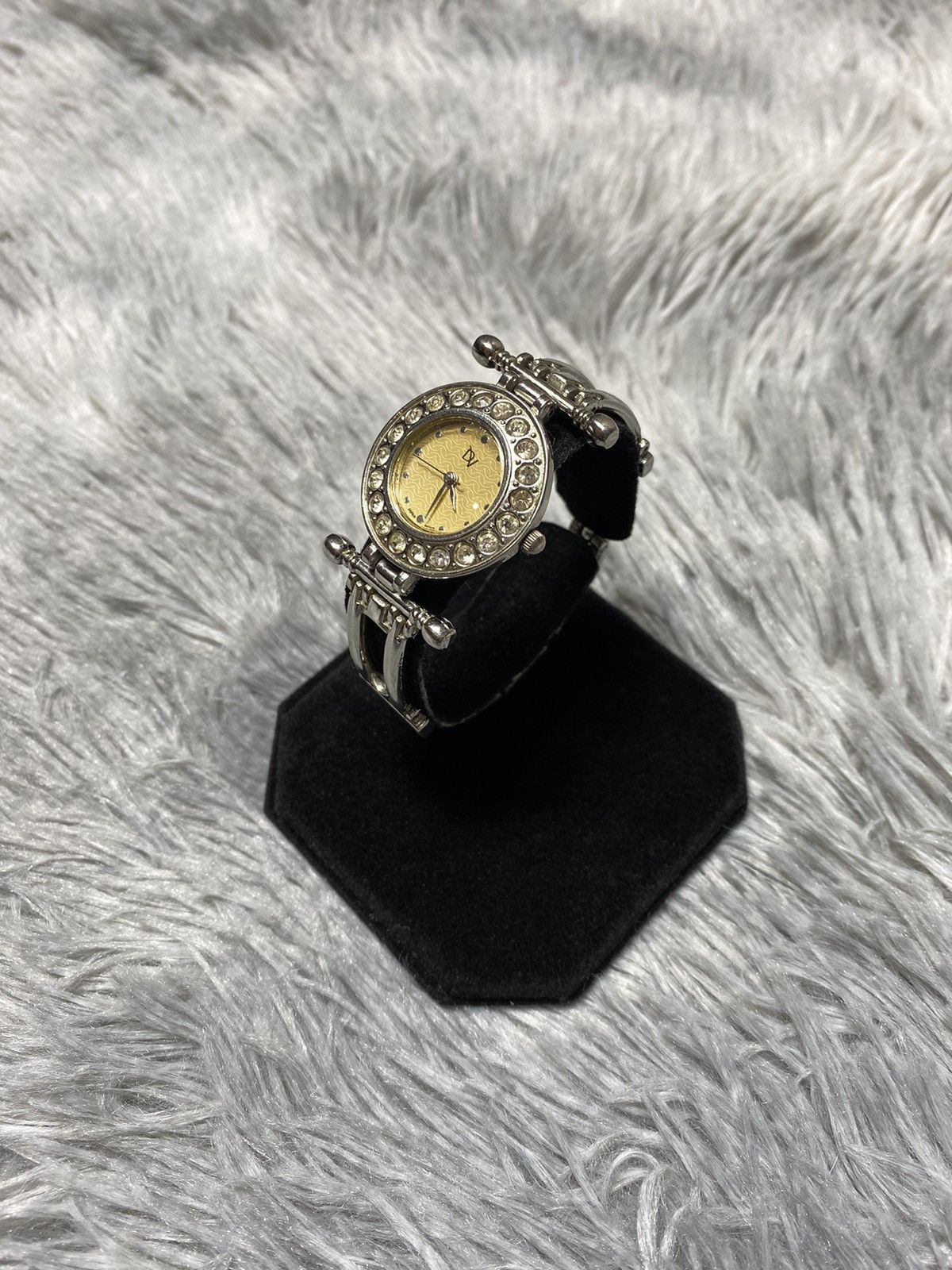 Jewelry Elegant Vintage Japan Quartz Watch | Japanese Brand Size ONE SIZE - 1 Thumbnail