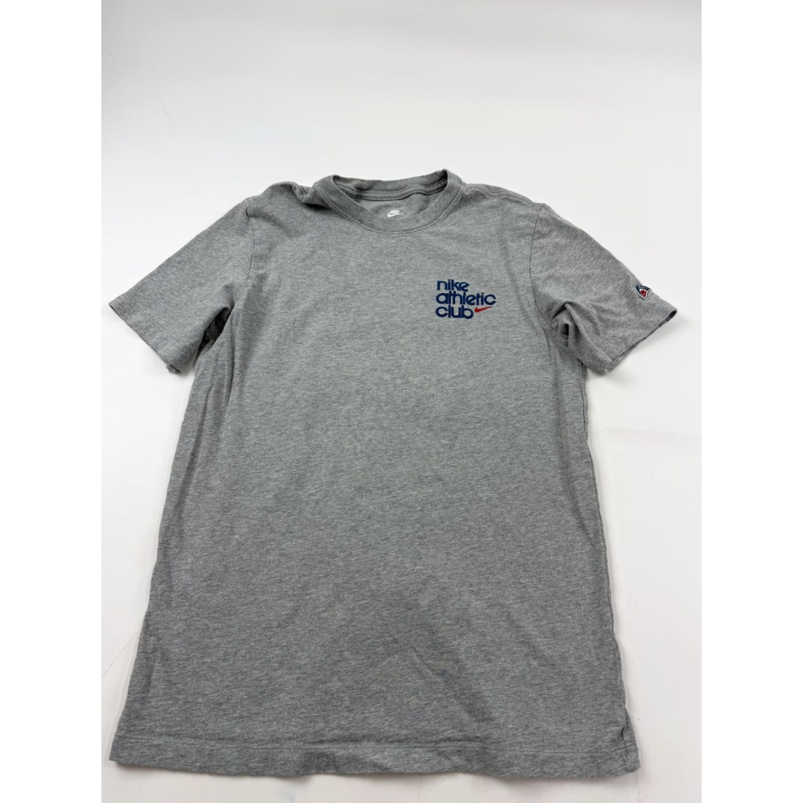 Nike Nike Shirt Mens M Heather Gray Graphic Sports Logo Tee Swoosh Athletic Club Size US M / EU 48-50 / 2 - 2 Thumbnail