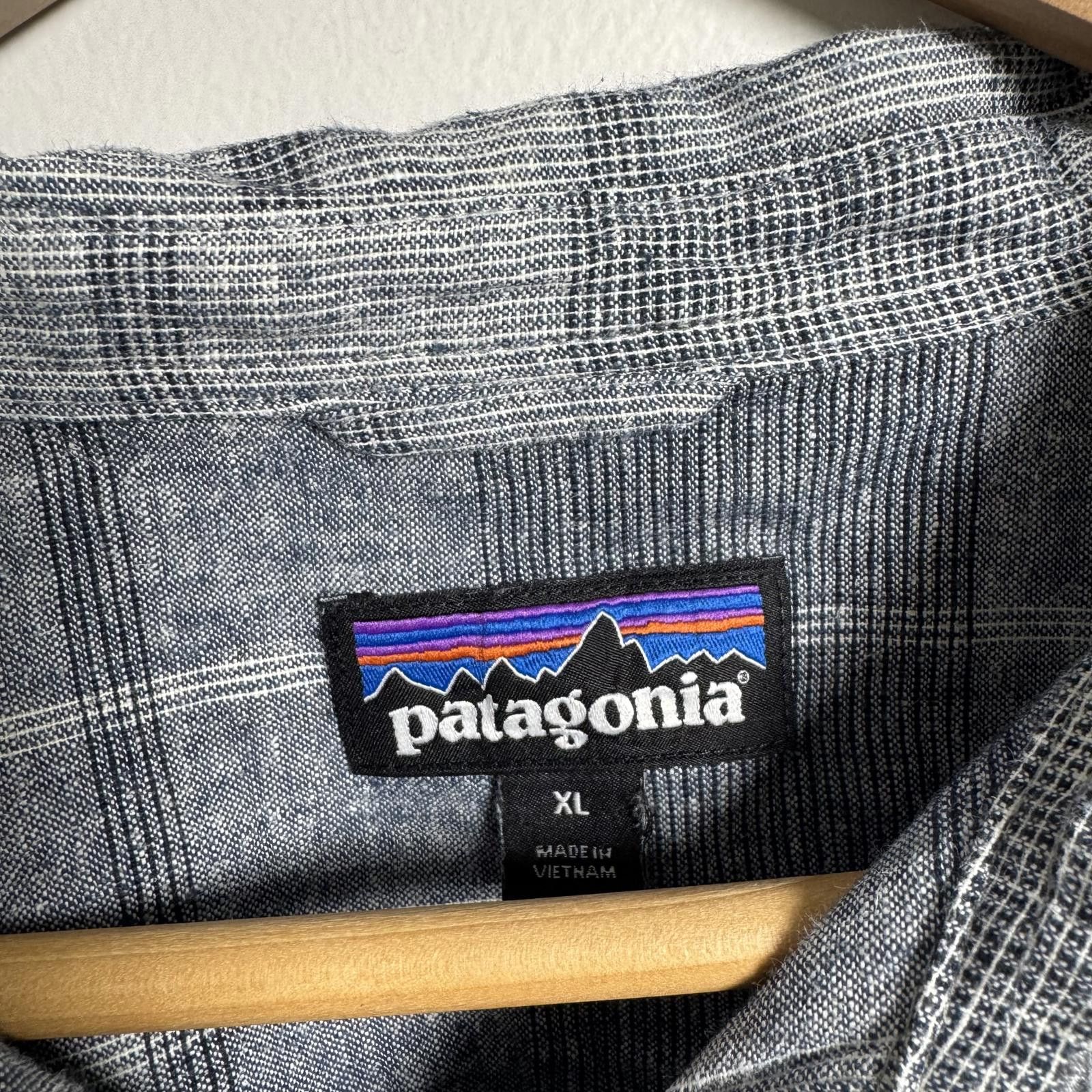 Patagonia Patagonia Men's Gray Plaid Short Sleeve Button-Up Shirt XL Size US L / EU 52-54 / 3 - 5 Thumbnail