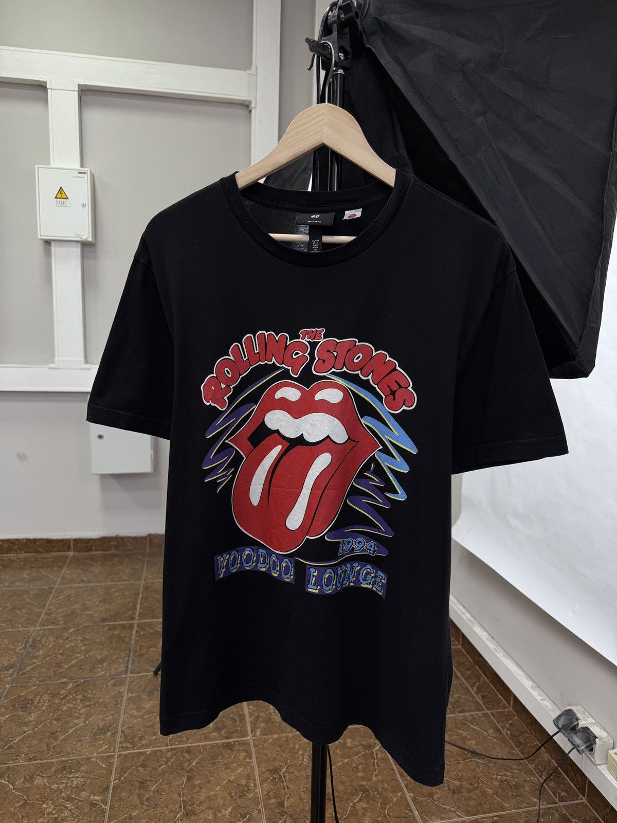 The Rolling Stones 🇬🇧 The Rolling Stones Voodoo Lounge World Tour 94 T-Shirt H&M Size US M / EU 48-50 / 2 - 2 Thumbnail