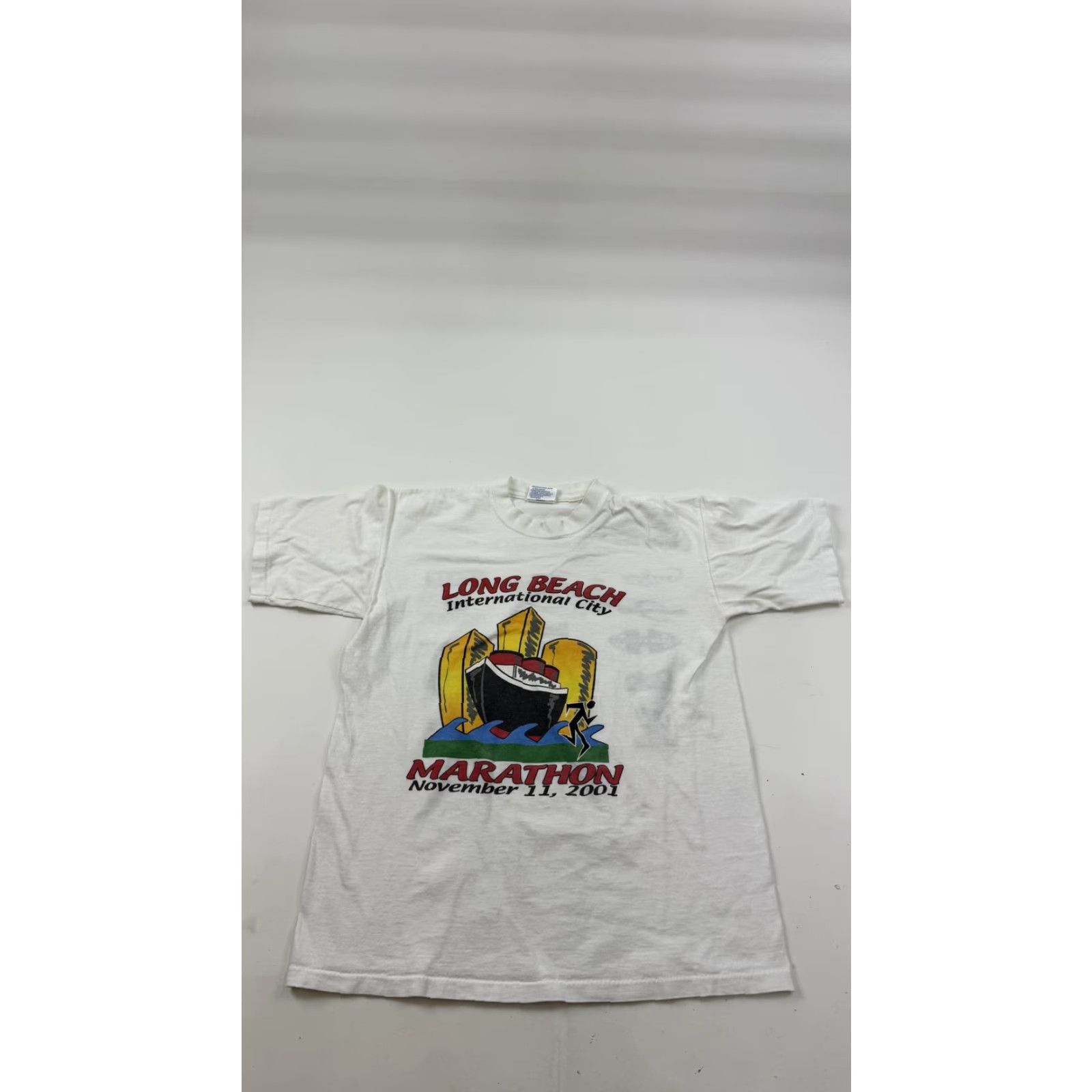 Vintage VINTAGE Long Beach Marathon Shirt Mens M White All Sport T-Shirt Graphic Print 2001 Running Beach Size US M / EU 48-50 / 2 - 2 Thumbnail