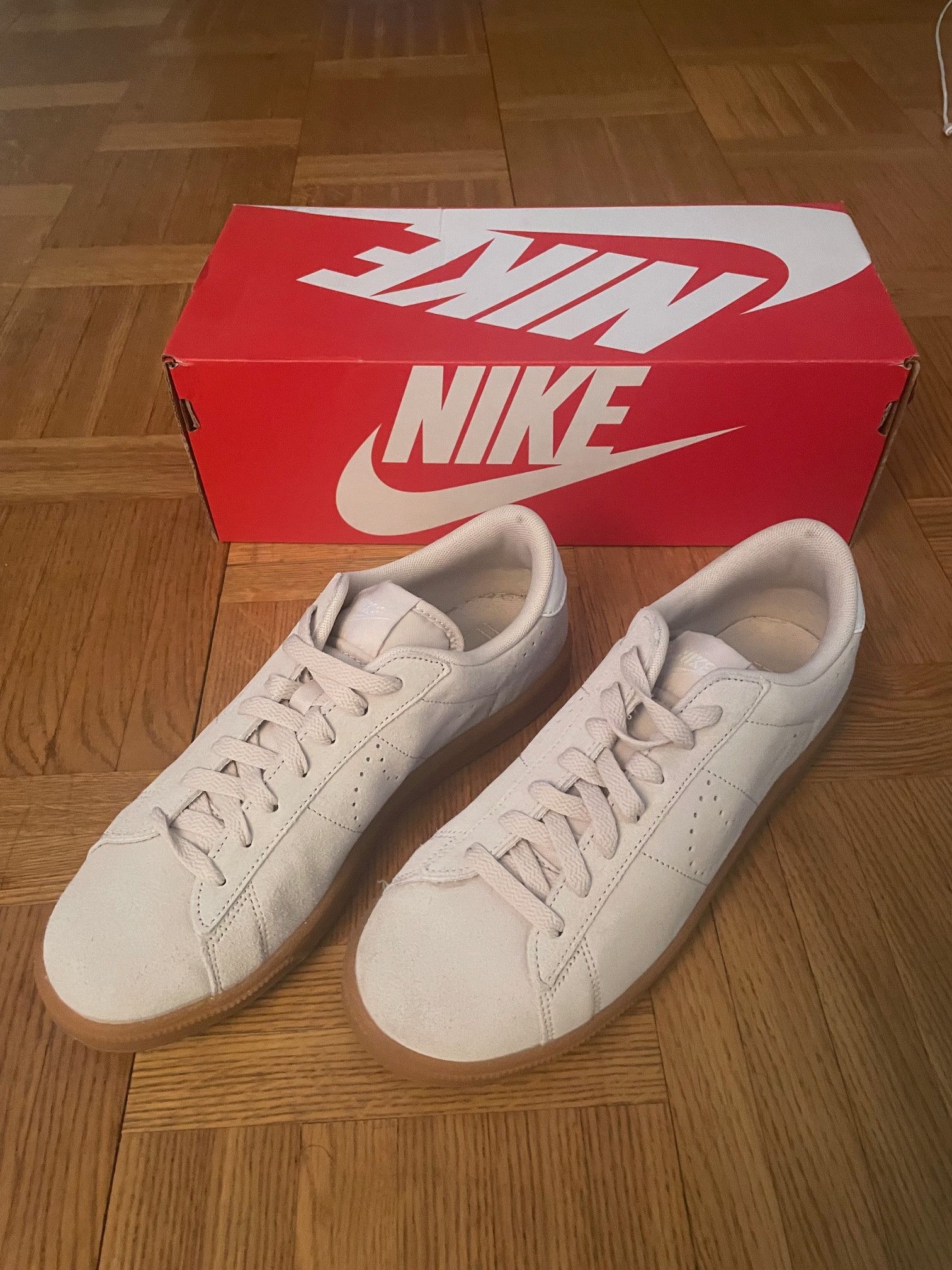 Nike Nike Tennis Classic CS Suede Size US 8.5 / EU 41-42 - 2 Thumbnail