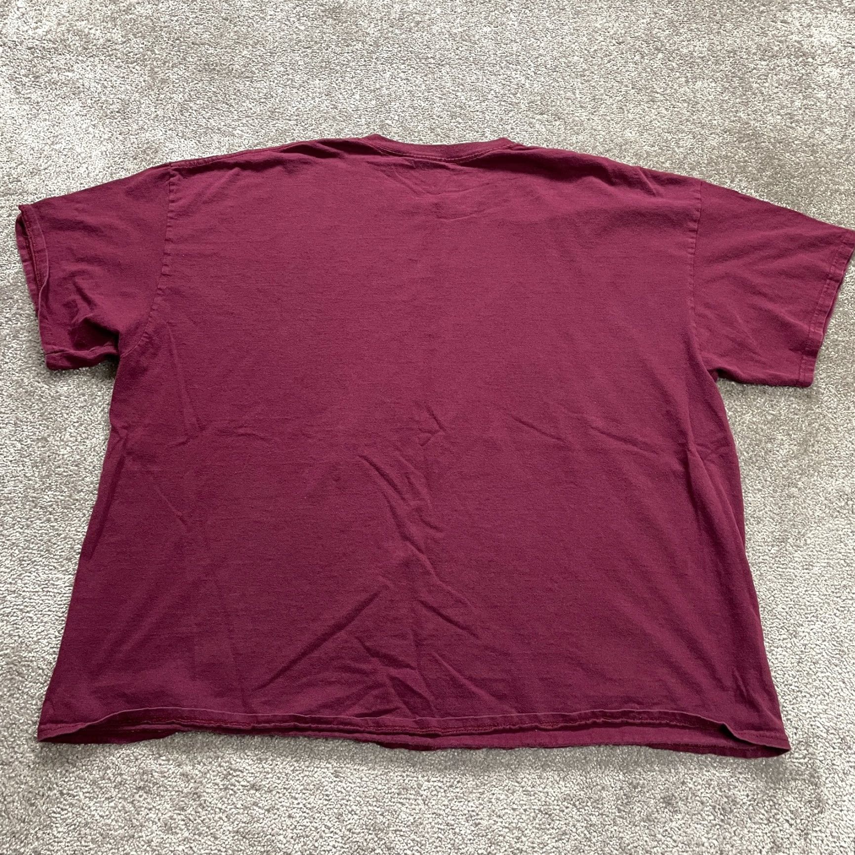 Gildan Vintage Gildan Ultra Cotton Graphic T-Shirt Men 4XL Crew Neck Short Sleeve Maroon Outdoor Size US XXL / EU 58 / 5 - 2 Thumbnail