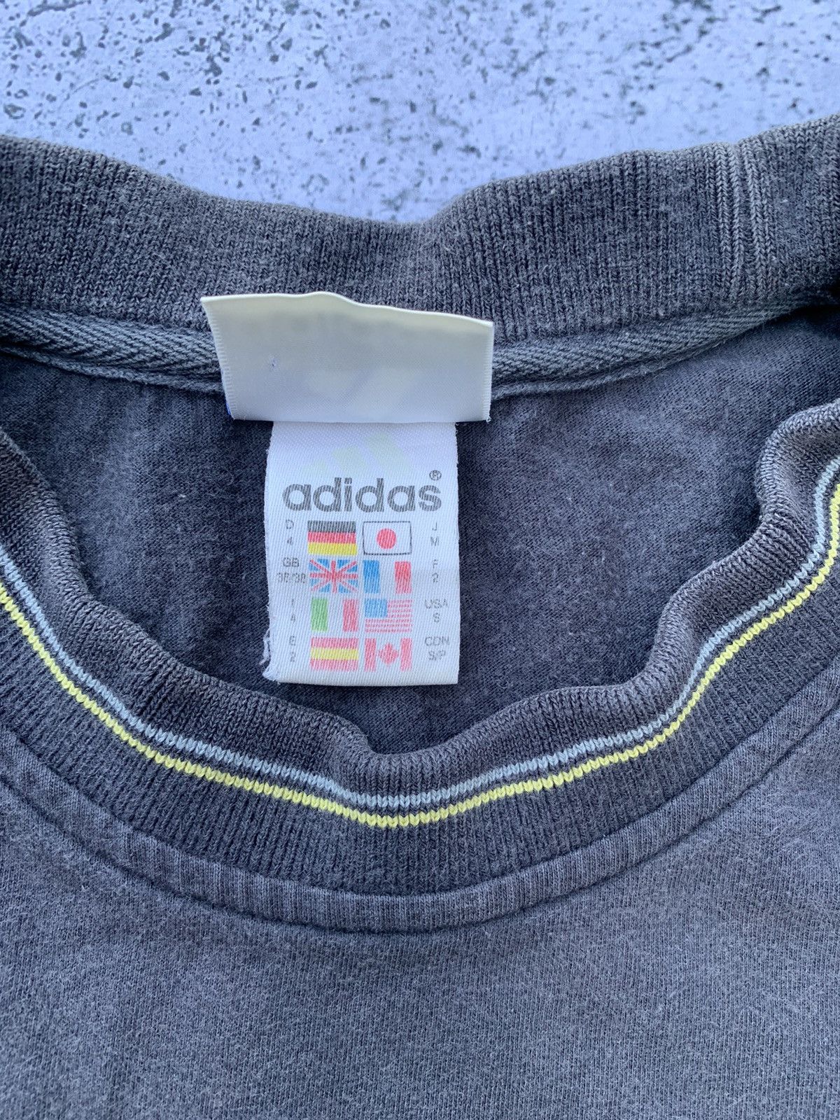 Adidas Vintage Adidas Sun Faded T-shirt Mini Logo Tee Y2K USA Size US S / EU 44-46 / 1 - 4 Thumbnail