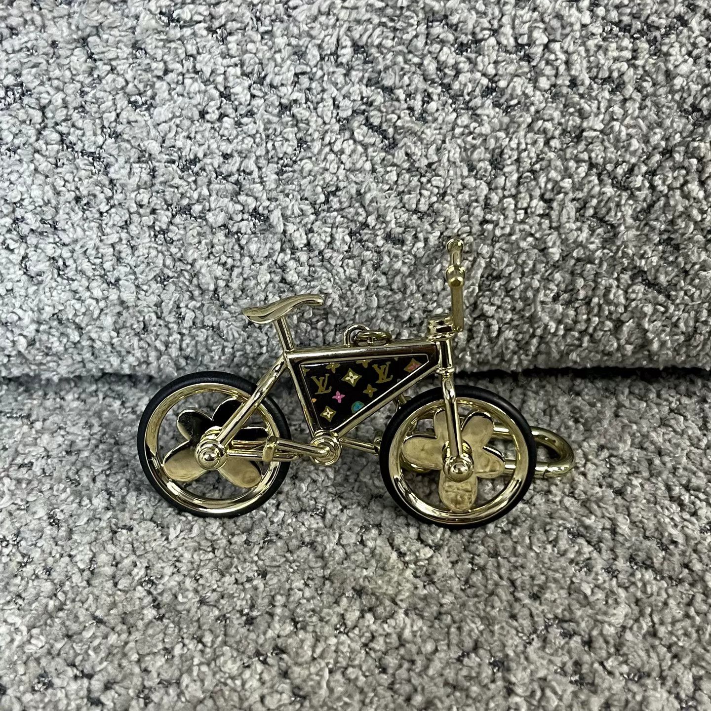 Louis Vuitton Louis Vuitton Gold Bicycle Charm Size ONE SIZE - 1 Thumbnail