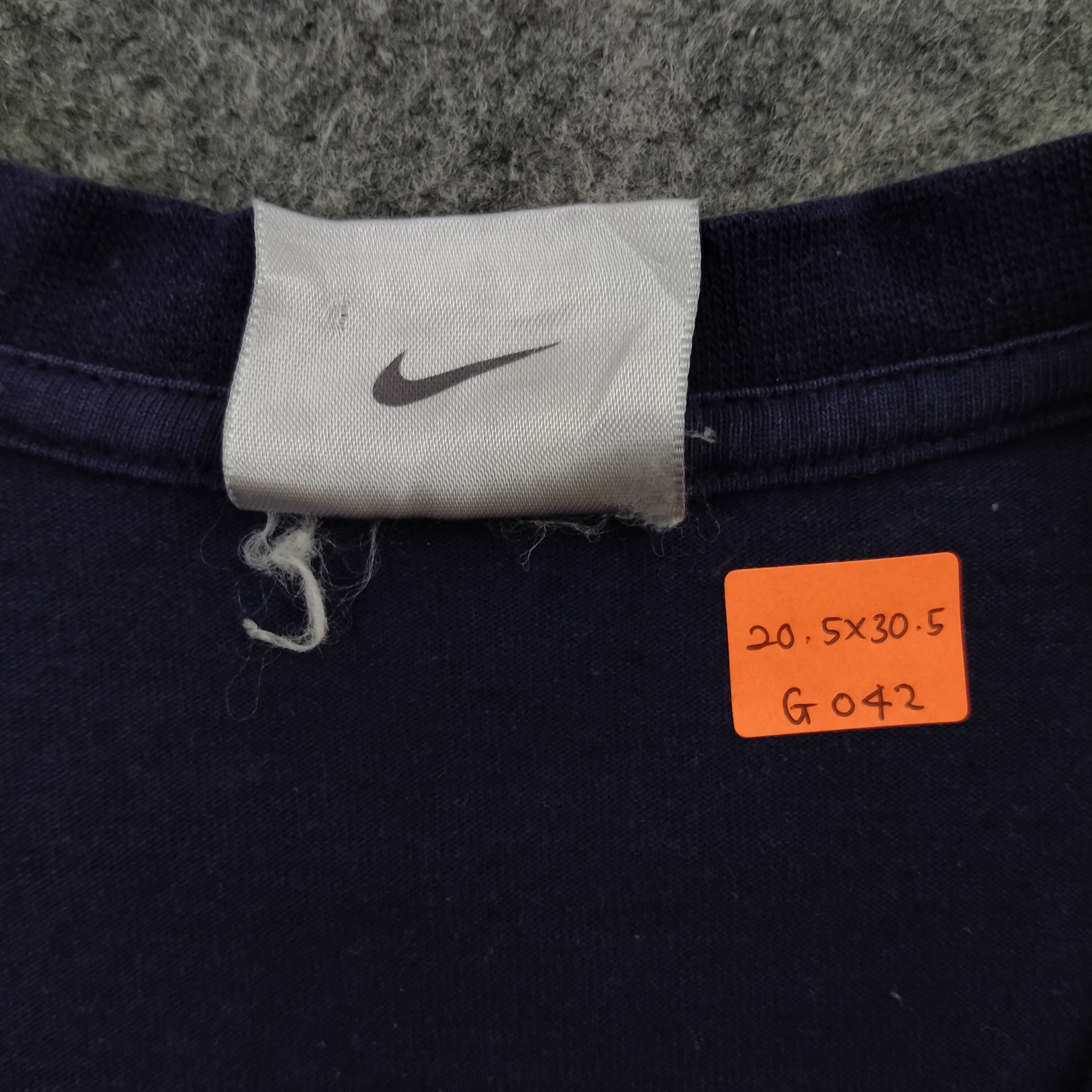 Nike Vintage Nike Medium Tshirt - G042 Size US M / EU 48-50 / 2 - 6 Thumbnail