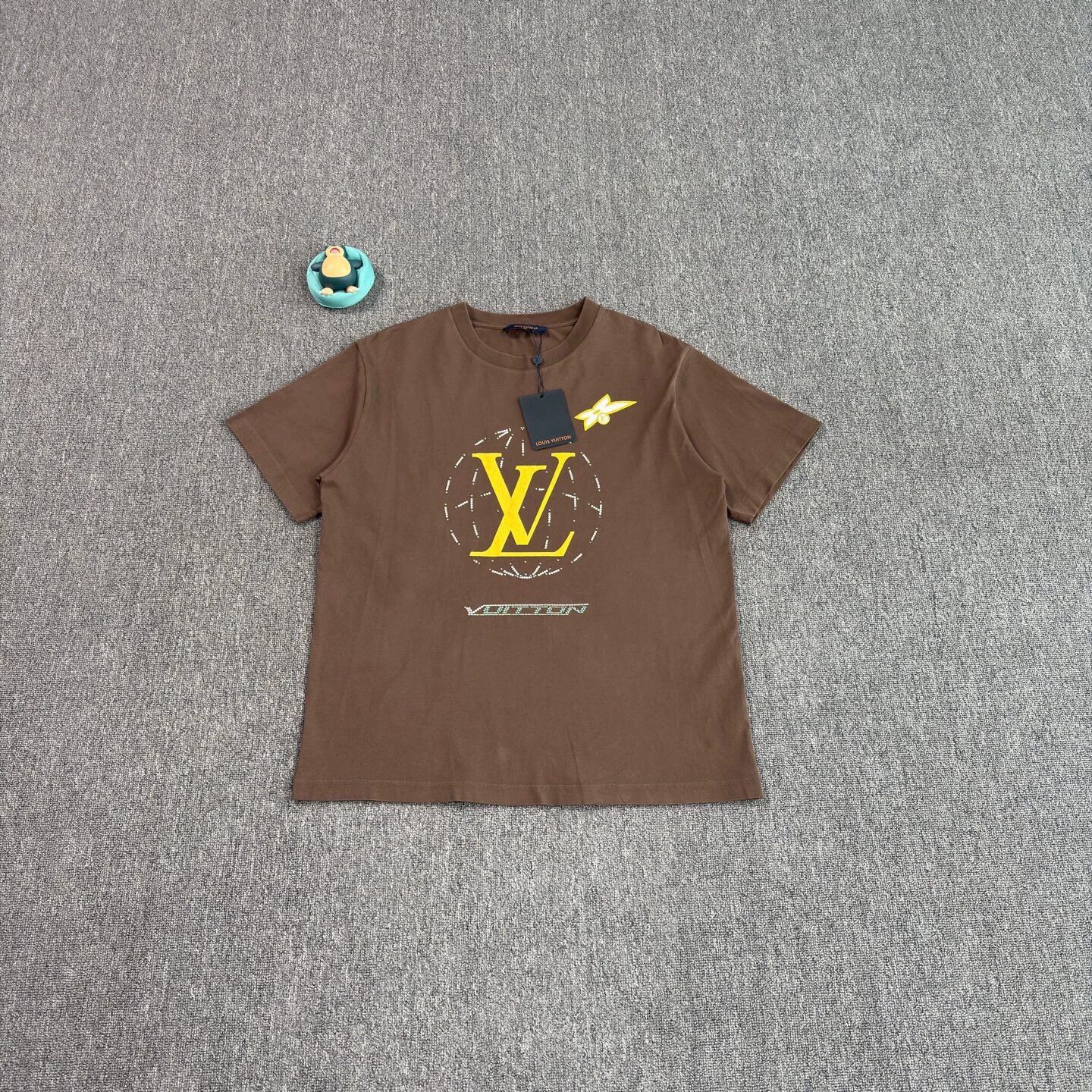 Louis Vuitton Brown Short Sleeve Graphic T-Shirt Size US L / EU 52-54 / 3 - 1 Thumbnail